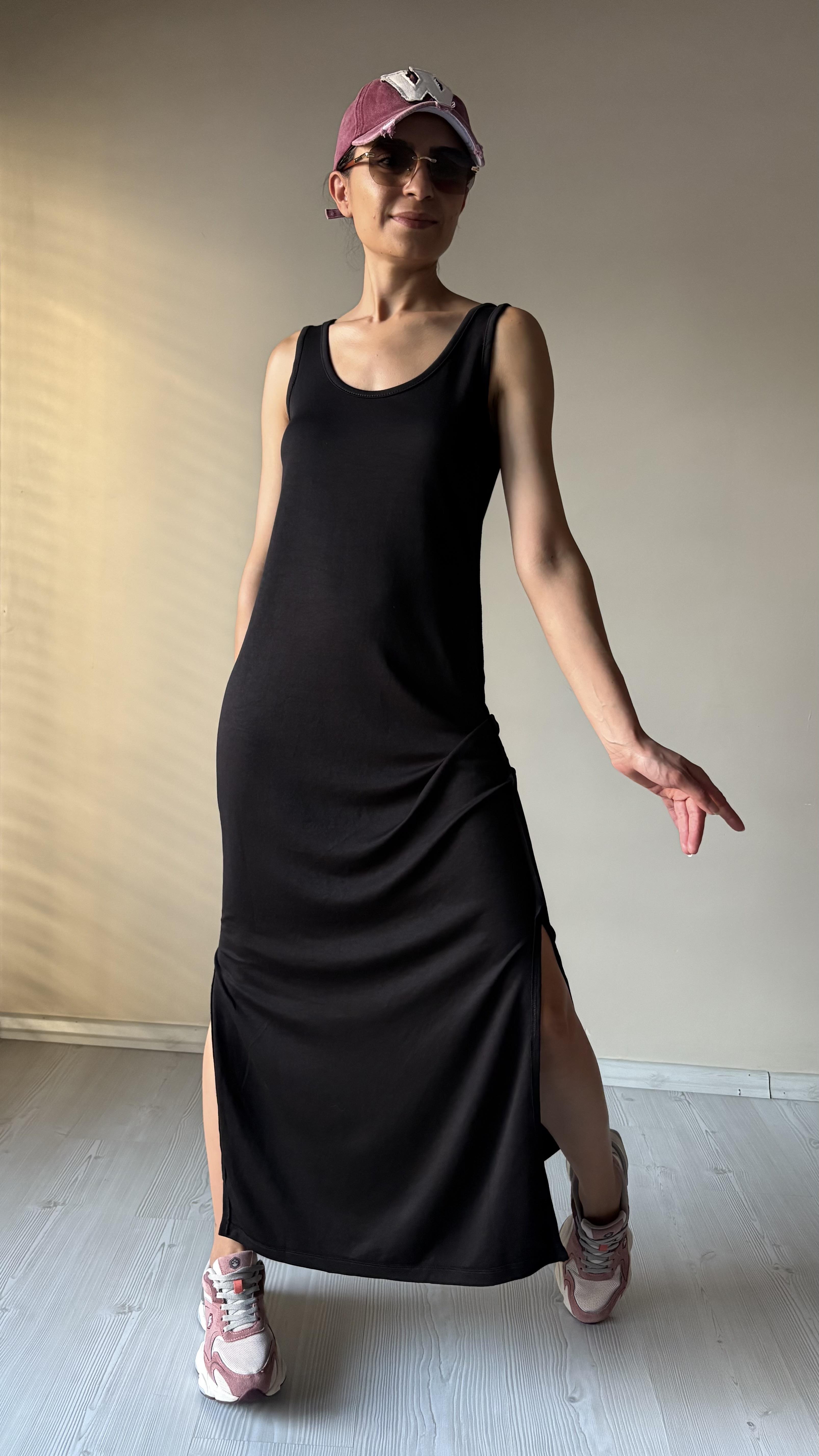 Siyah Modal kolsuz Yırtmaçlı Elbise 