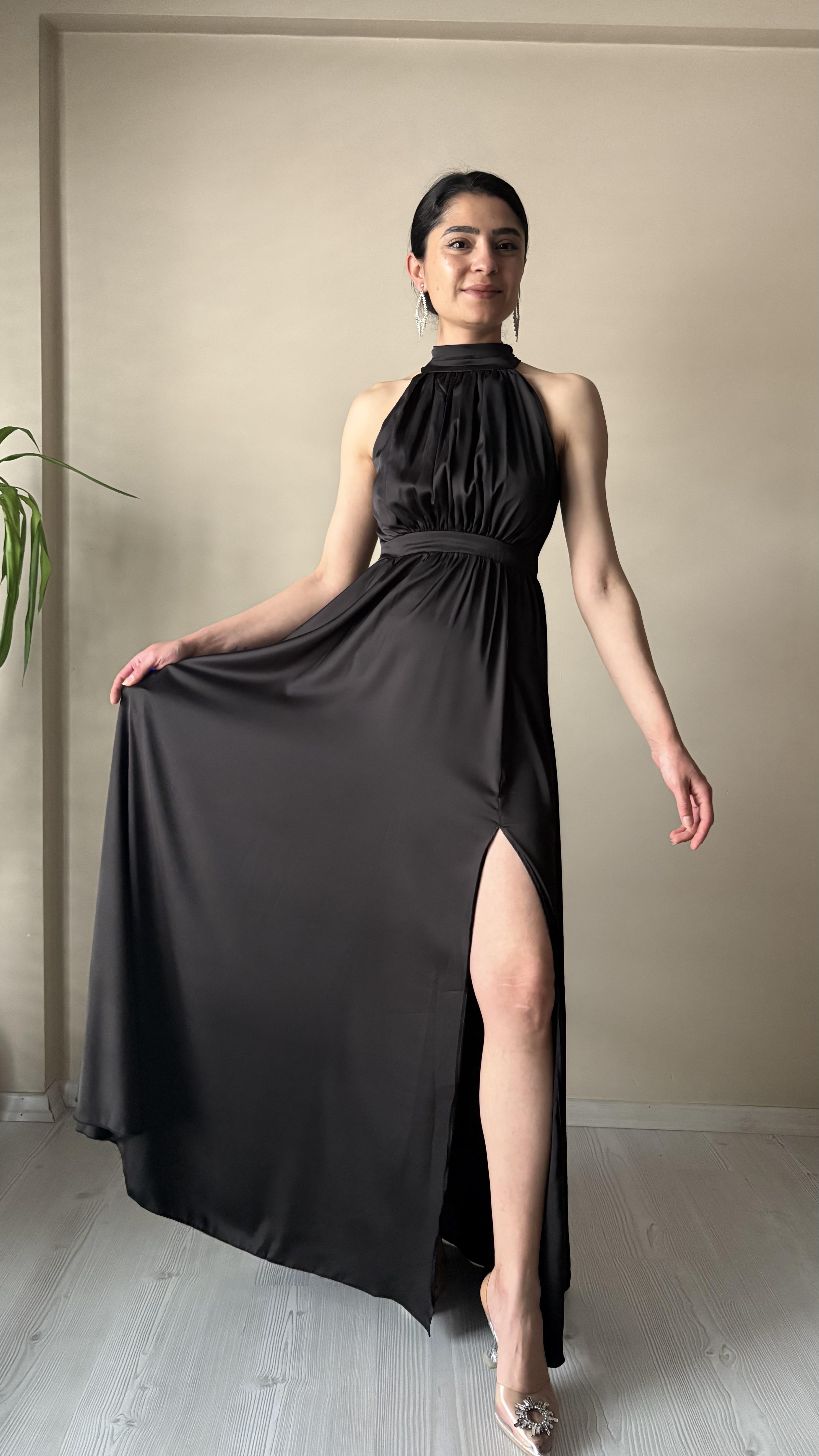 Siyah Saten Uzun Elbise 