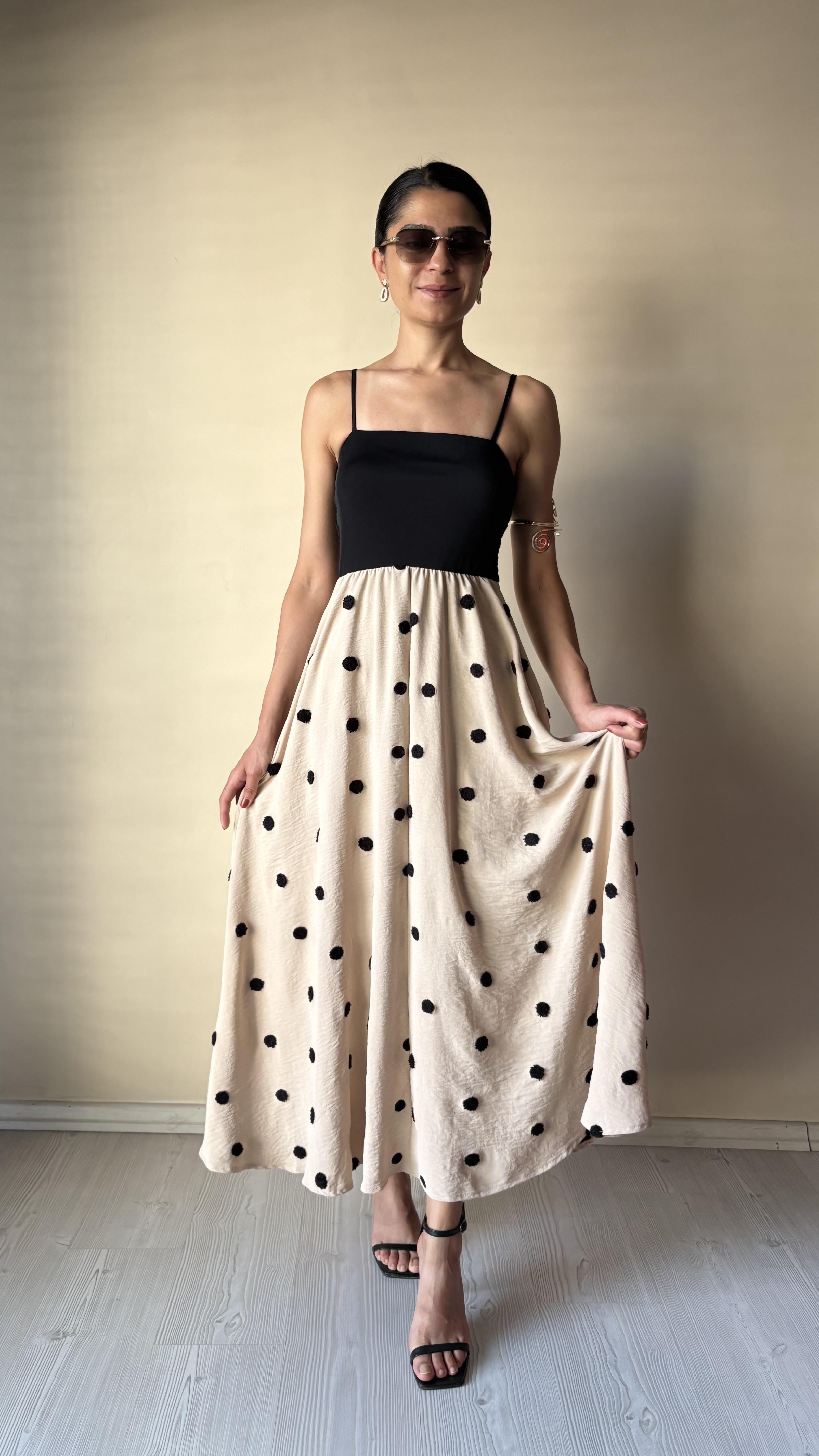 Siyah üst garnili Kabartmalı Puantiye Detay Elbise