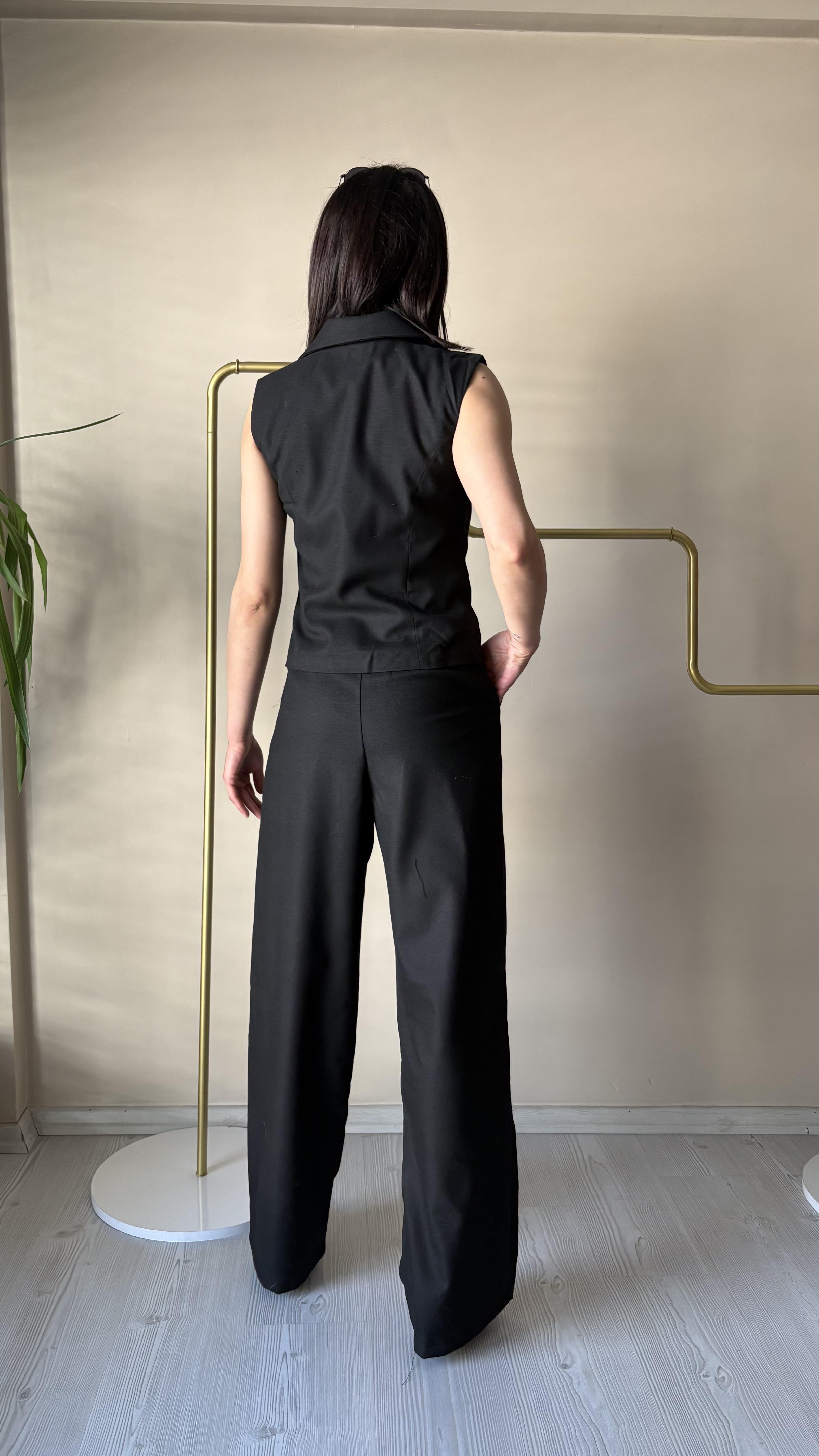 Siyah Yelekli Takım