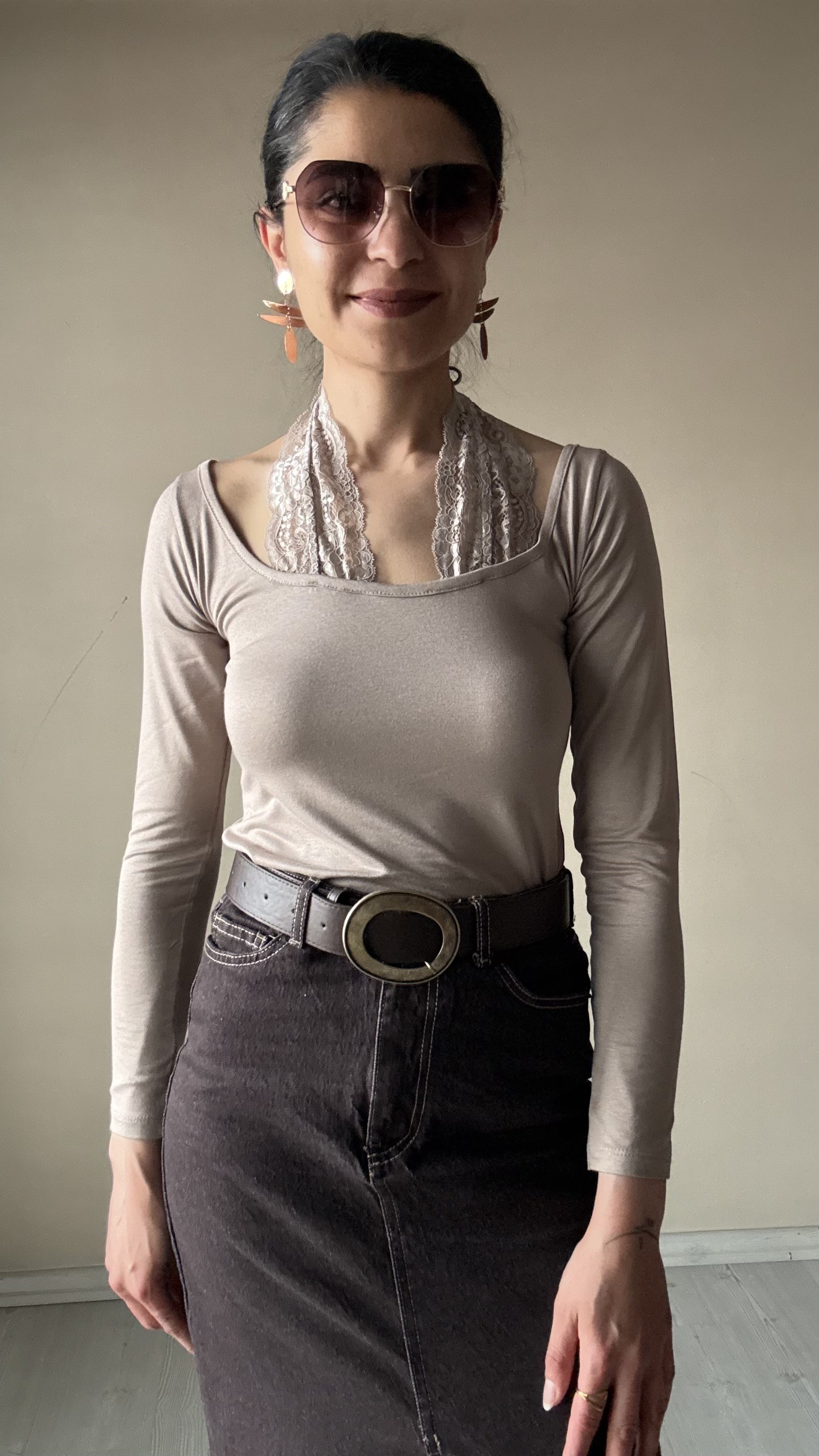 Taş yaka Dantel Ense Bağlamalı Body 