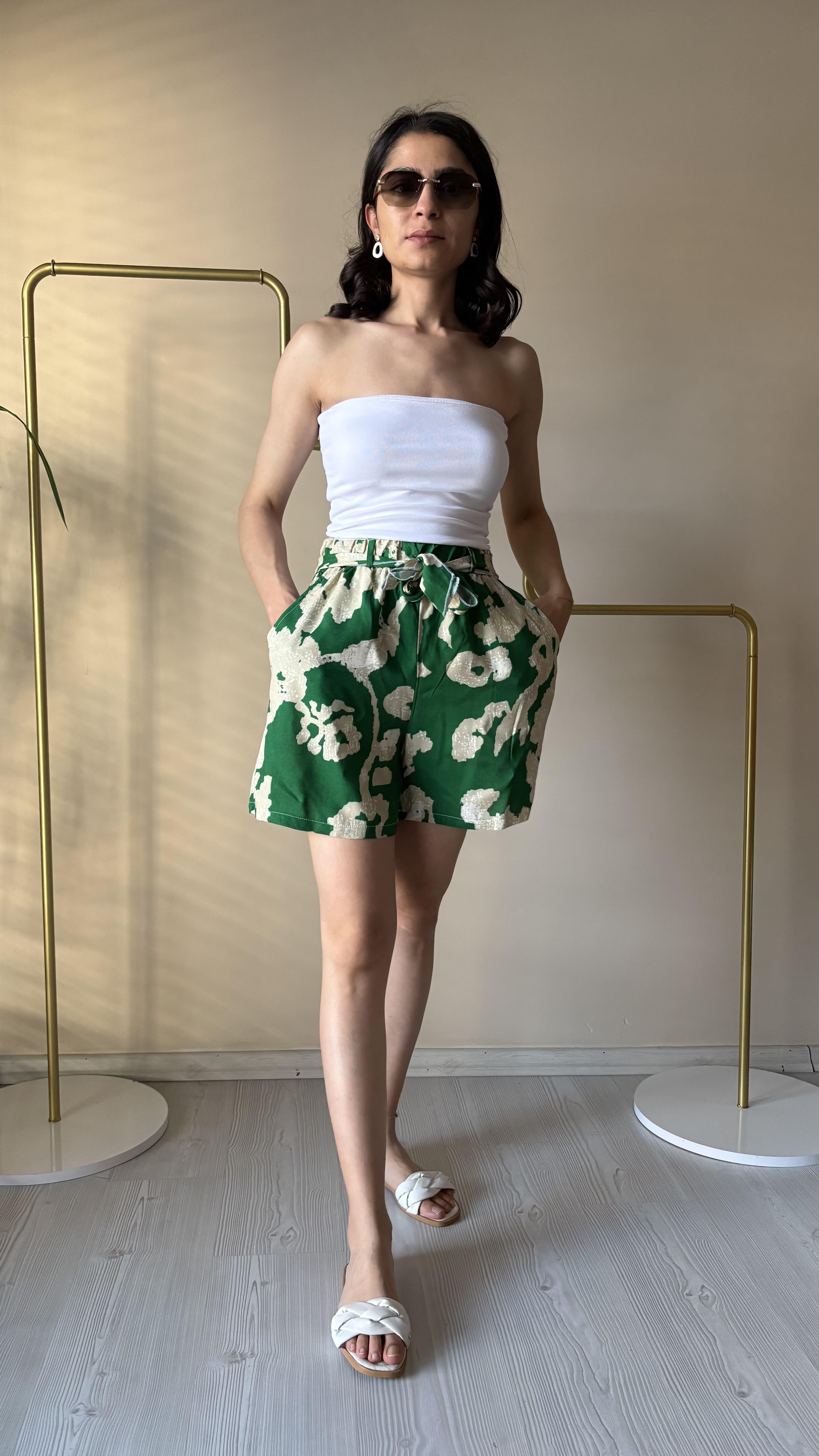 Yeşil Ekru desen dokuma şort