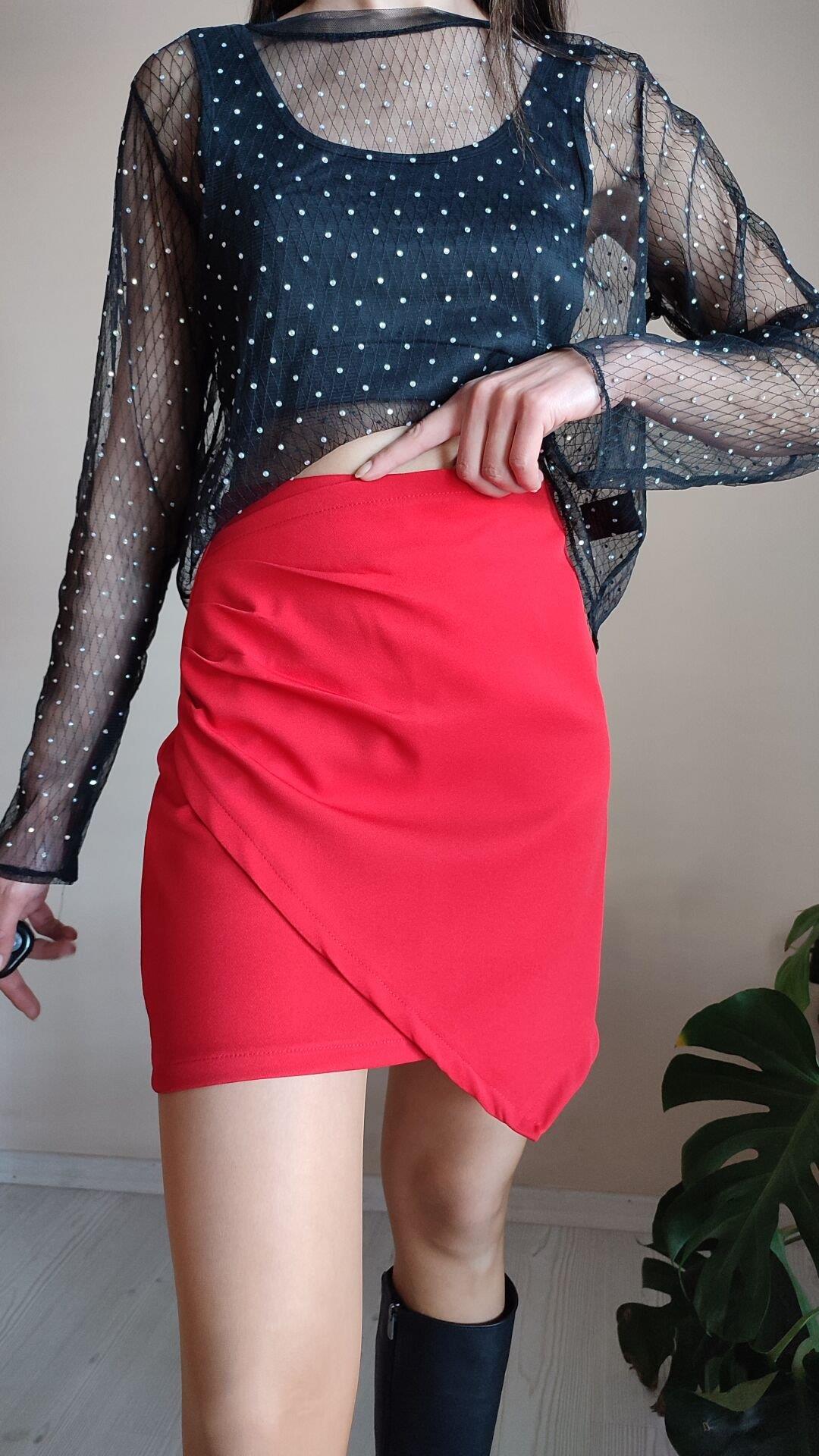 Zara model kırmızı etek