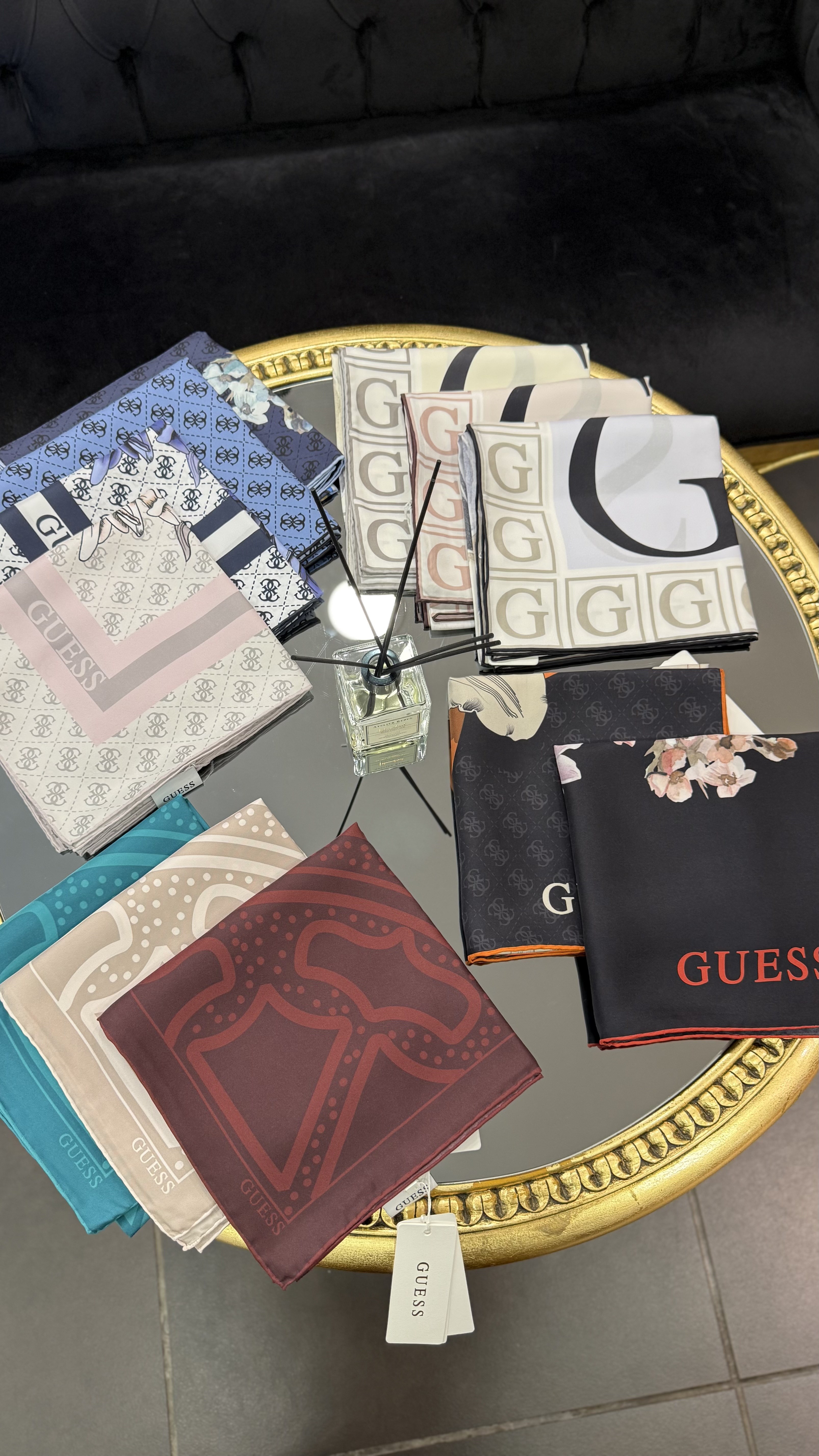 GUESS EŞARP 