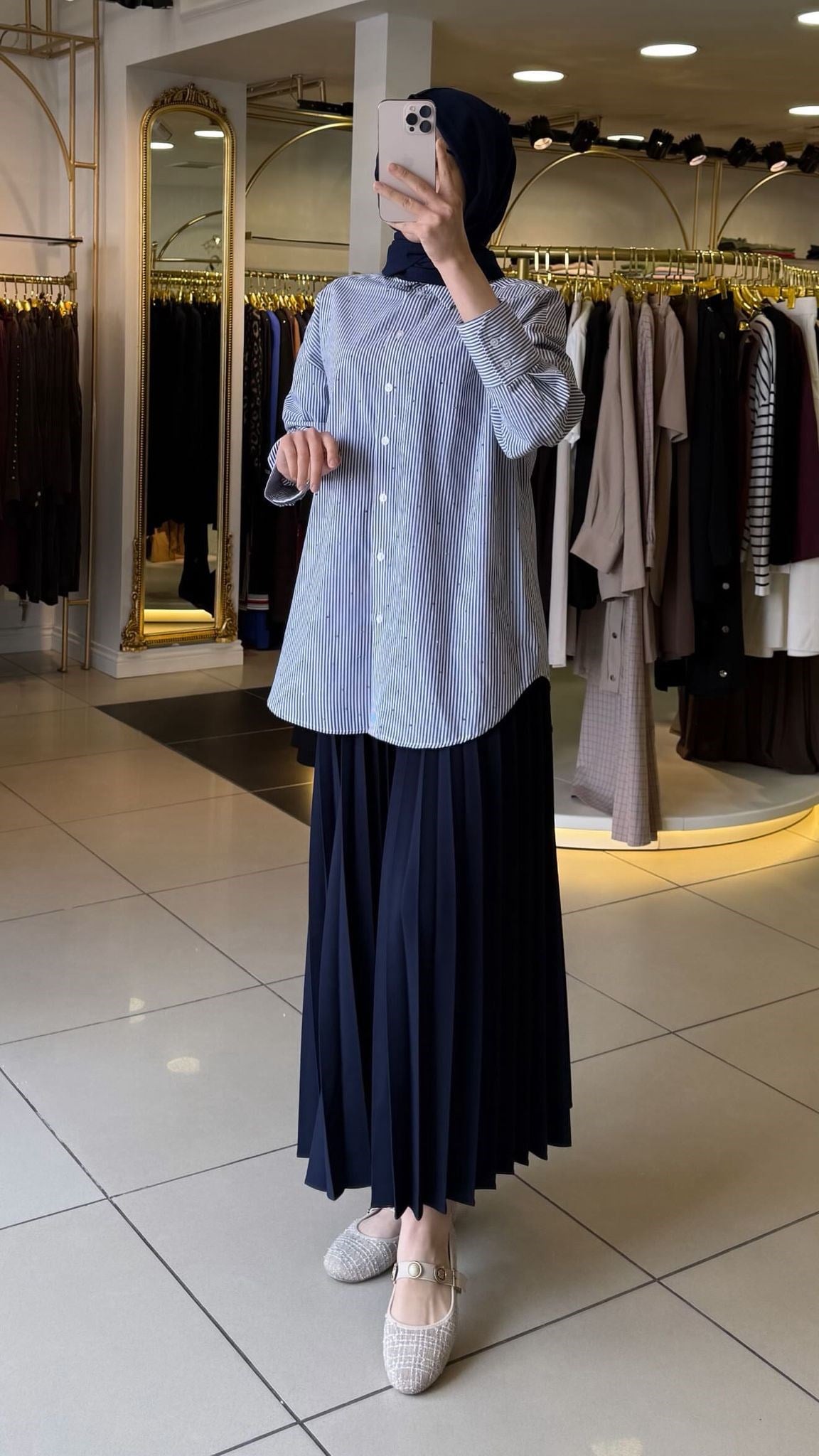 YEŞİM ÖZCAN GÖMLEK 