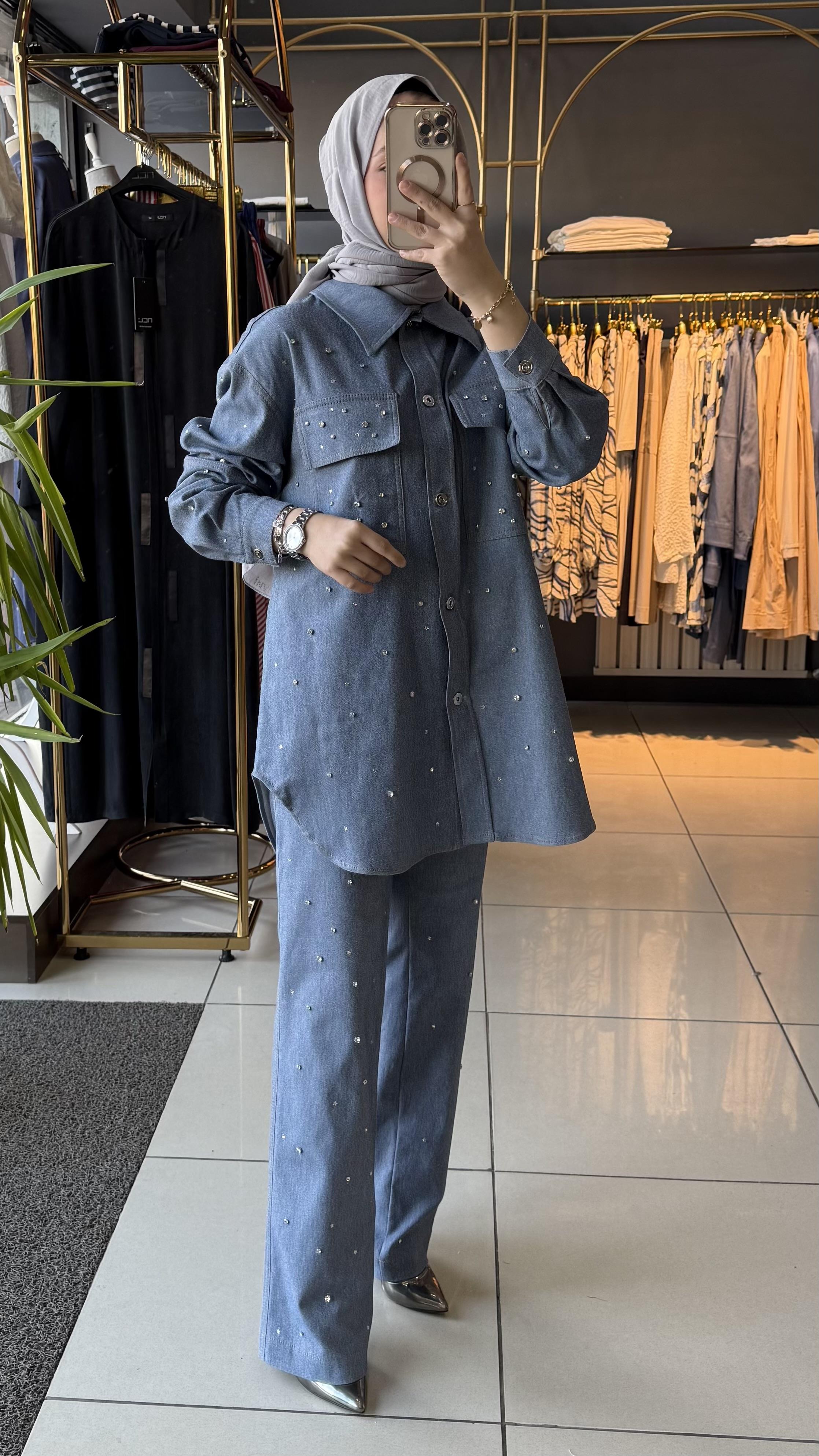 YEŞİM ÖZCAN TAKIM MAVİ 