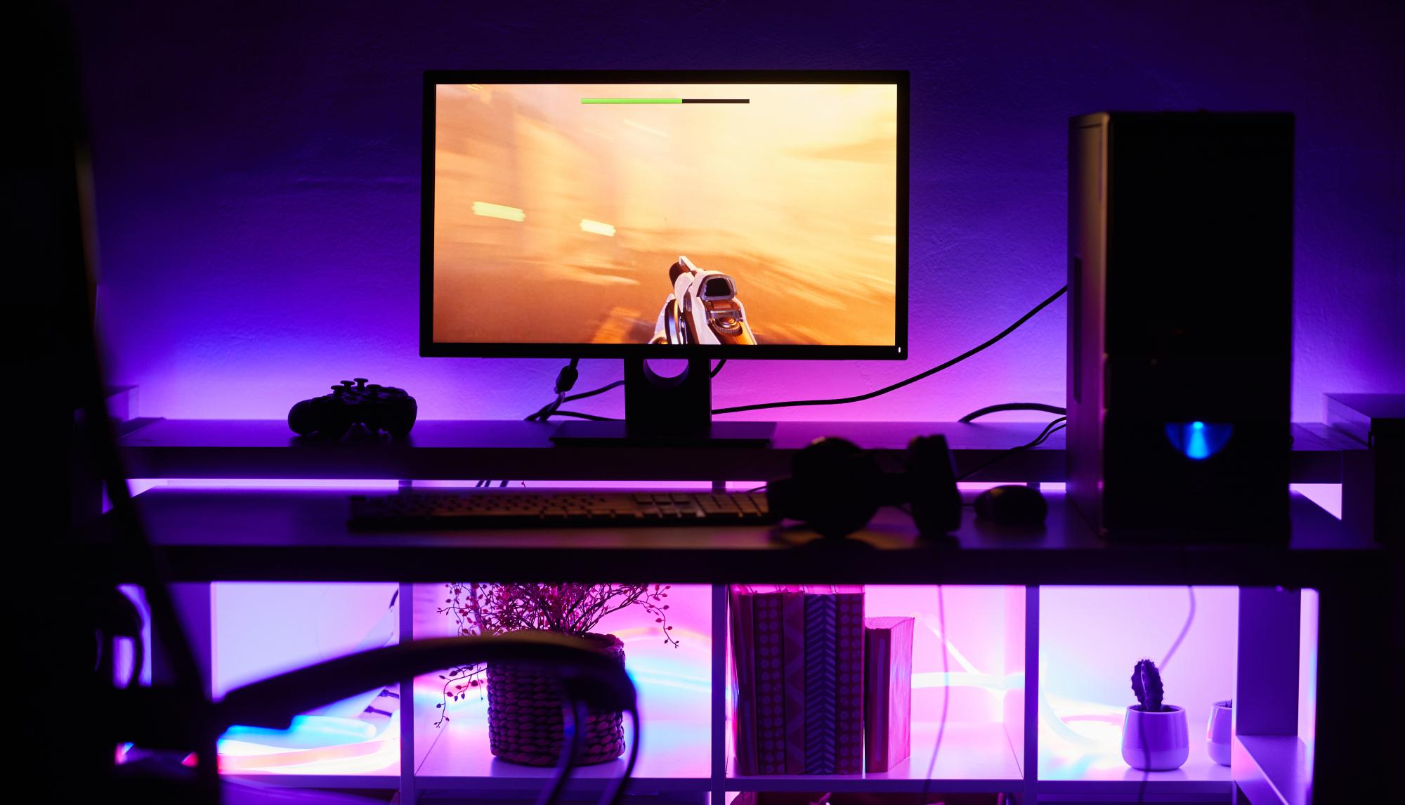 RGB ışıklı güçlü bir masaüstü bilgisayar sistemi – 2025 yüksek performans donanımı