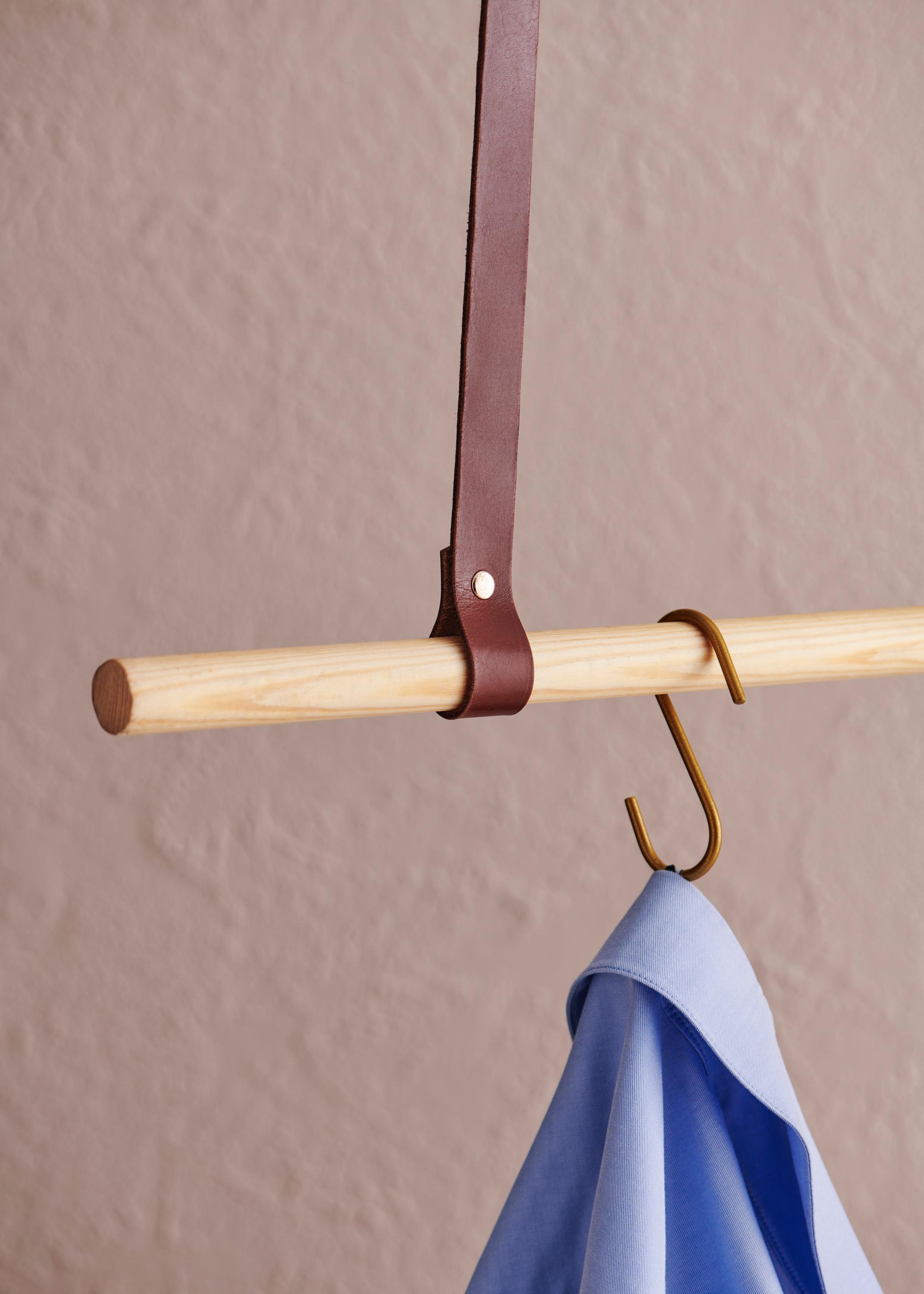 Deri Dekoratif Kıyafet Askılığı
