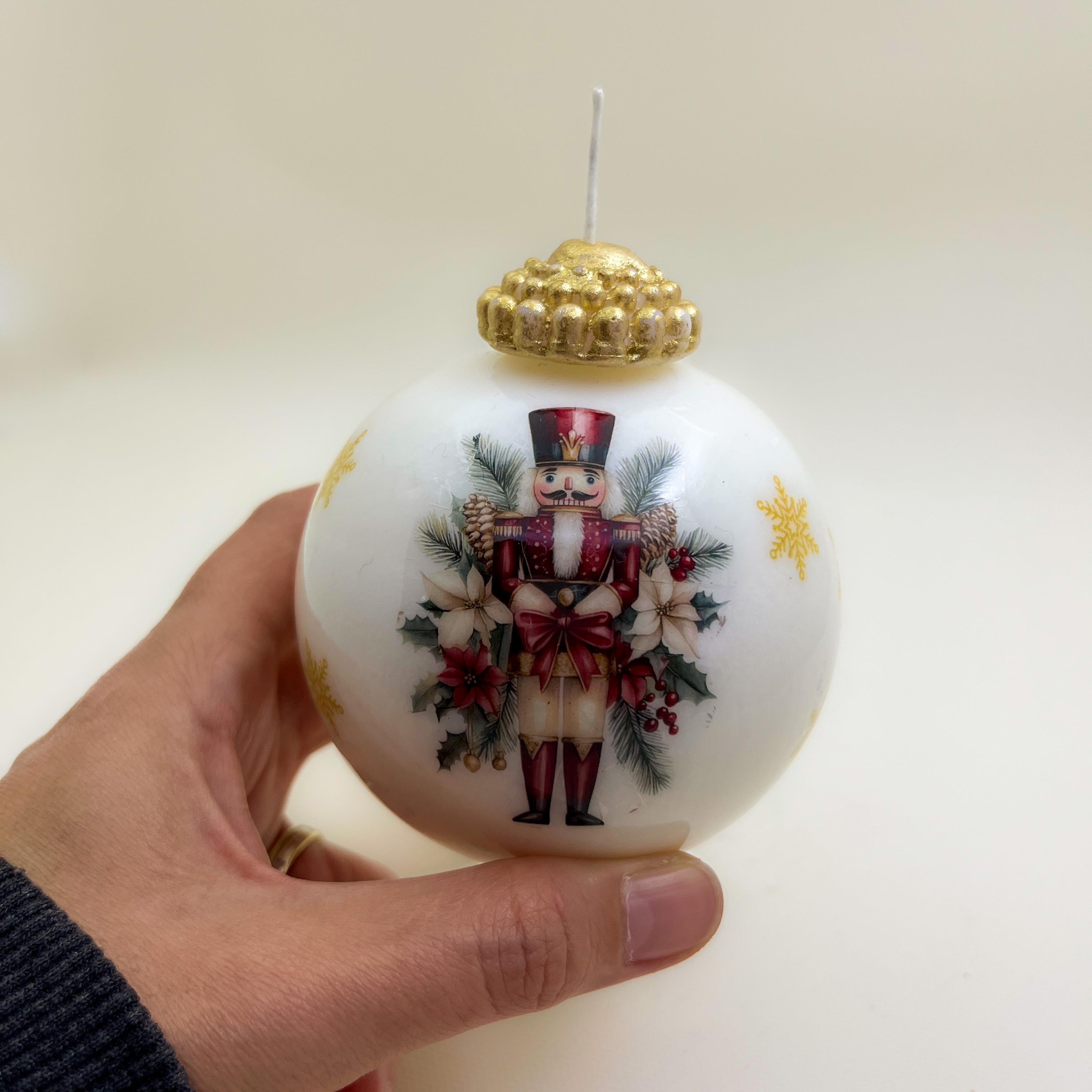 El Yapımı Yılbaşı Mumu – Nutcracker (Fındıkkıran) Desenli Soya Wax Dekoratif Mum