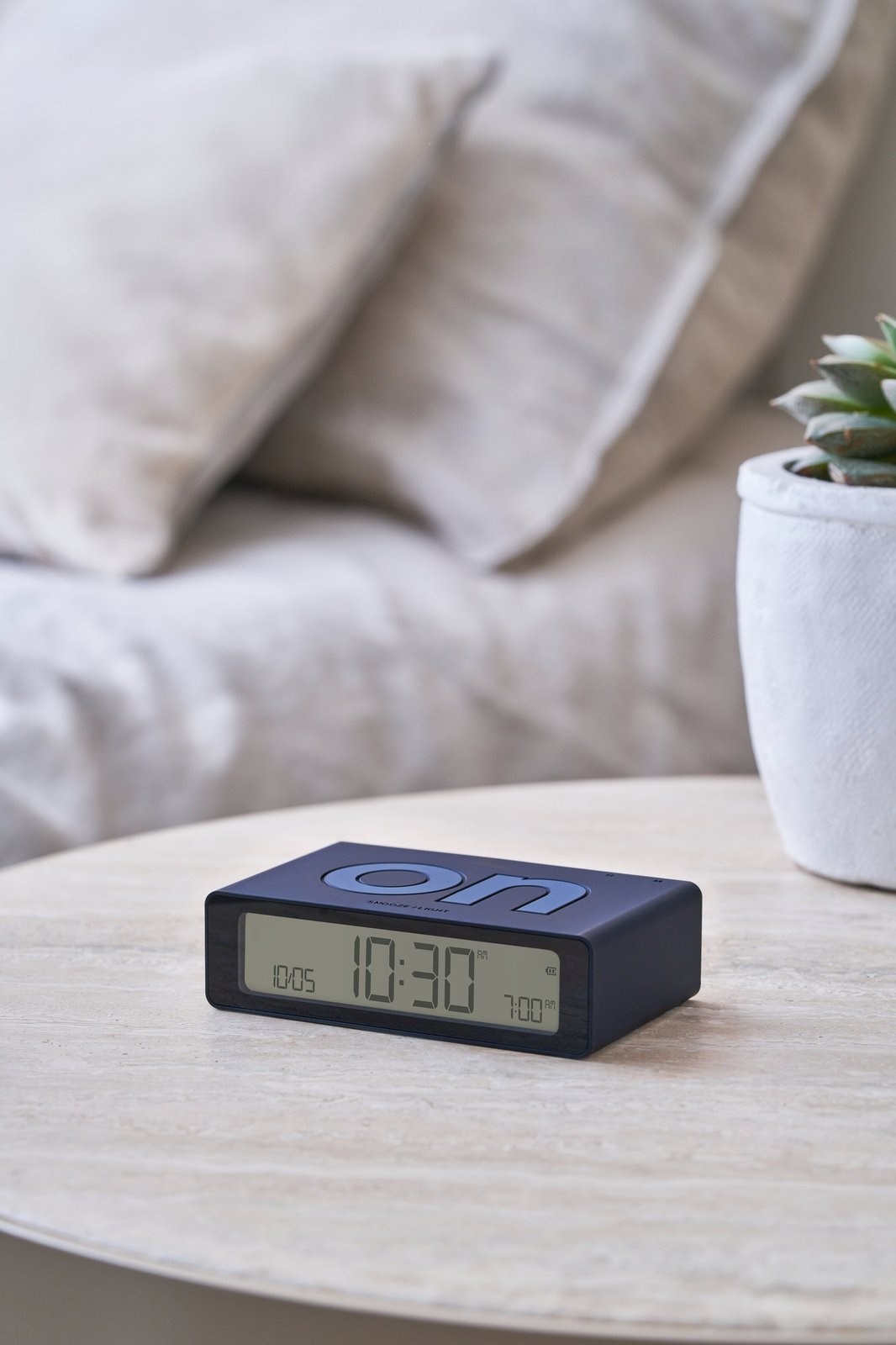 Lexon Flip Mini Şarj Edilebilir Alarm Saat Siyah