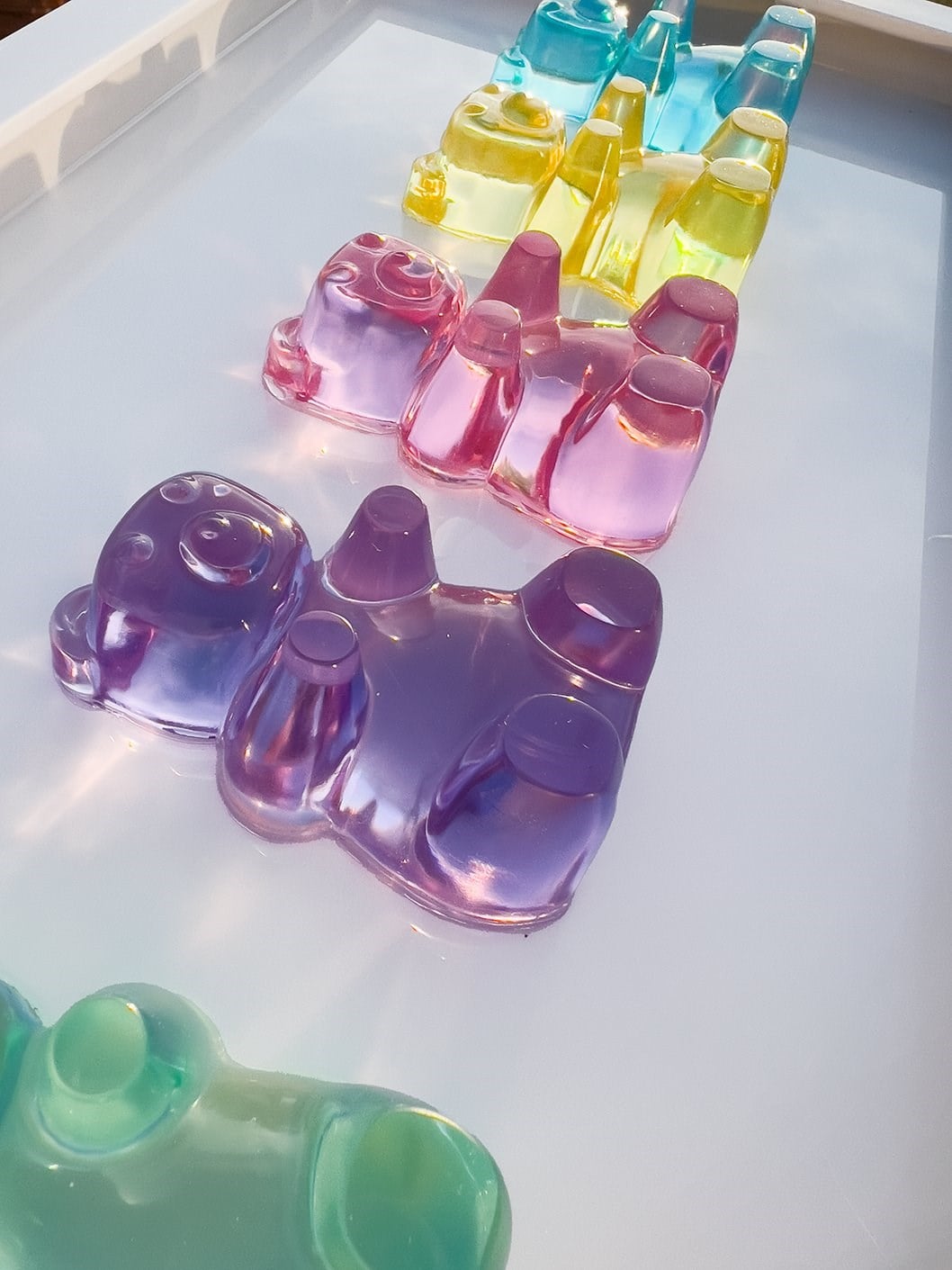 Pastel Rainbow Gummy Bears Tablo