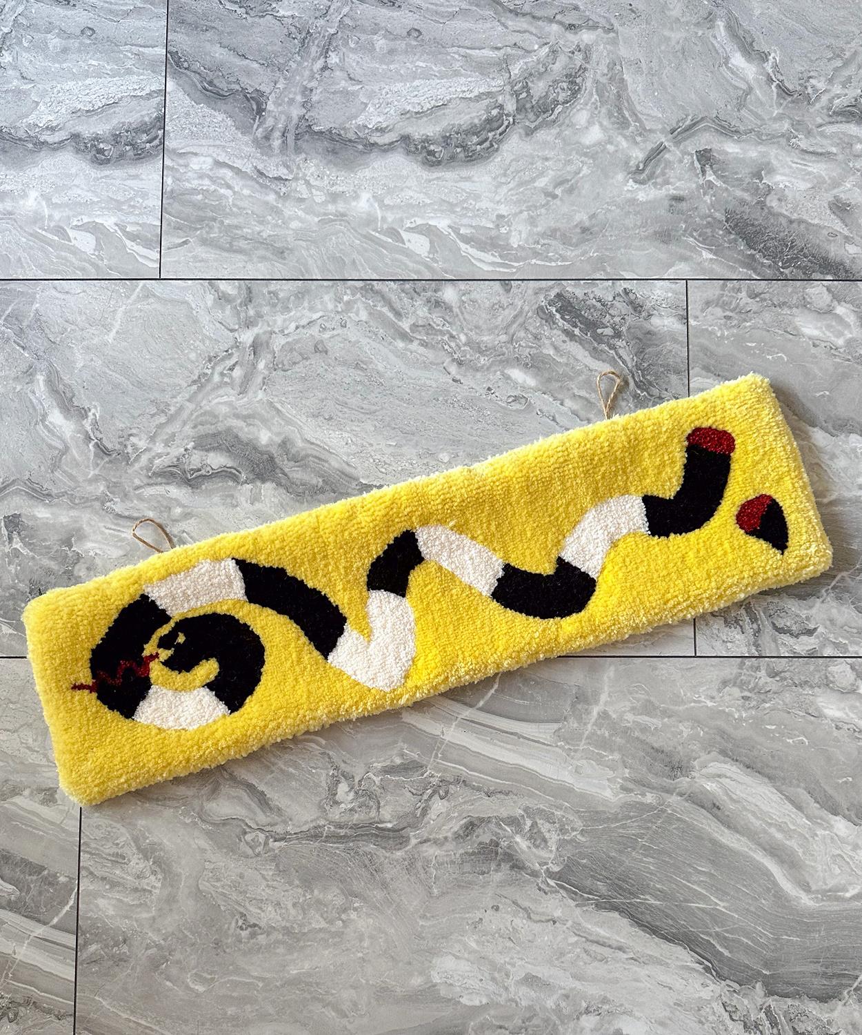 Snake Handtufted Duvar Halısı