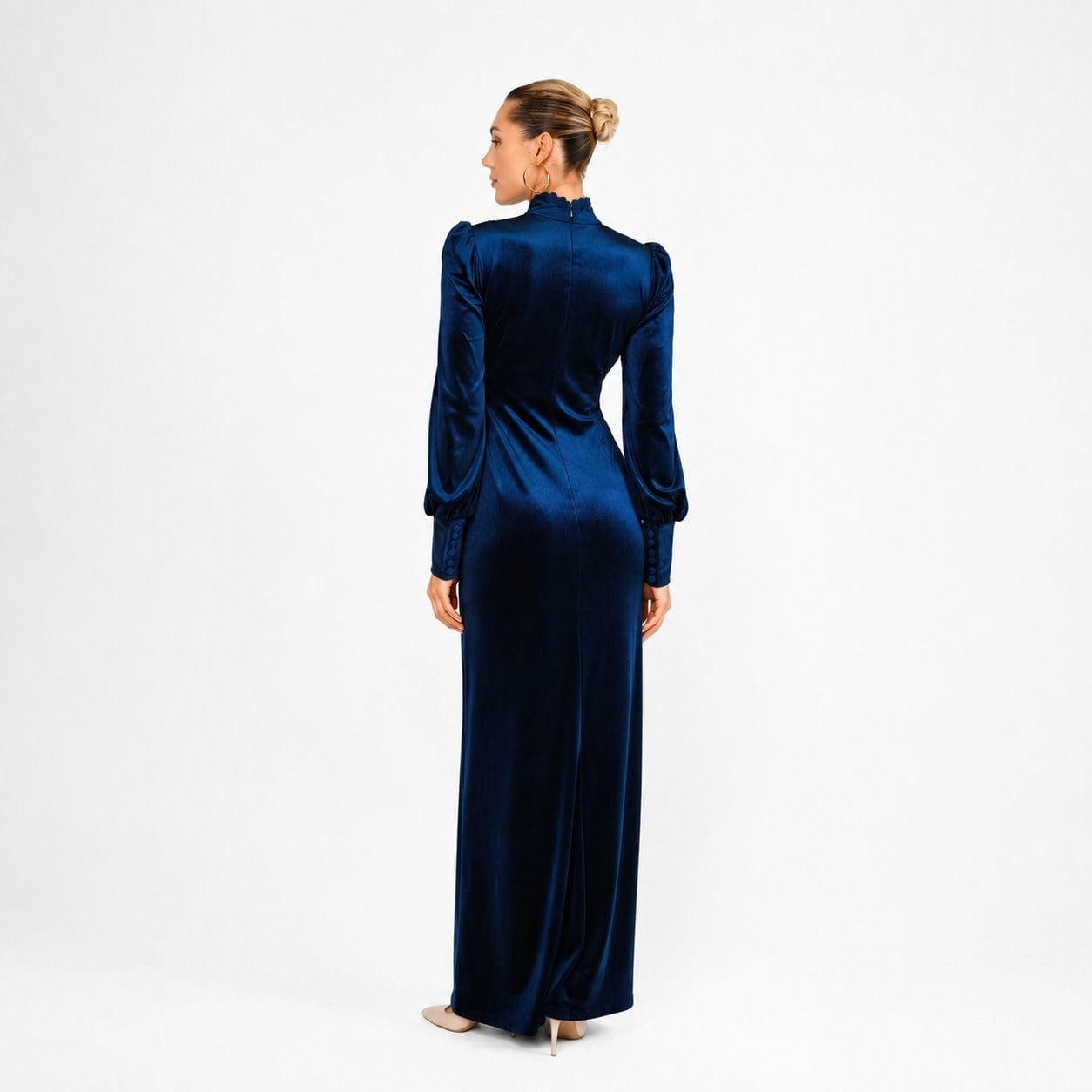 Tindra Velvet Maxi Dress in Dark Blue