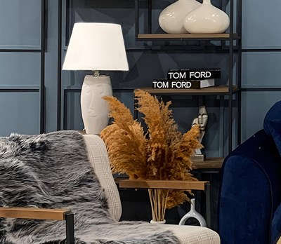 Moena Studio El Yapımı Modern Barcelona Abajur – Krem Seramik Yüz Formlu Krem Başlıklı Tasarım