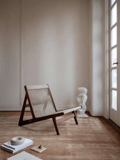 MR01 Initial Lounge Koltuğu El Yapımı Ceviz Ağacı ve Minderli