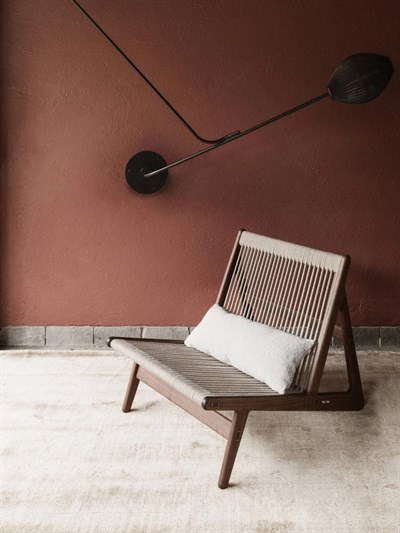 MR01 Initial Lounge Koltuğu El Yapımı Ceviz Ağacı ve Minderli