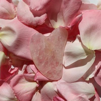 Pembe Kuvars Kalp Gua Sha Yüz Masaj Aleti