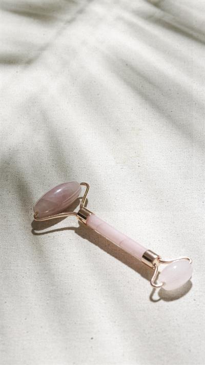 Pembe Kuvars Roller Yüz Masaj Aleti