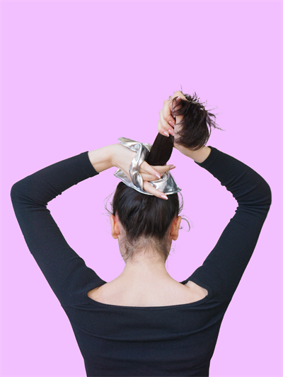 Tōten Metalik Gri Scrunchie