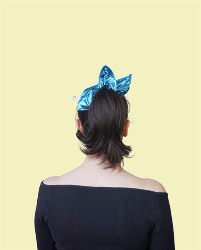 Tōten Metalik Mavi Scrunchie