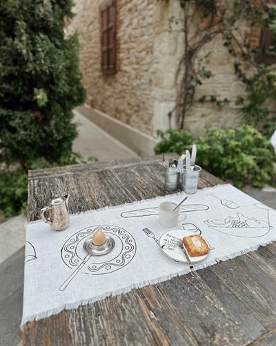 Table Setting Brunch Runner