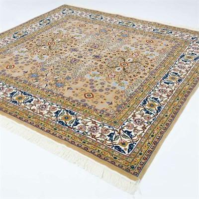 Yedi Dağın Çiçeği Desenli El Dokuma Deve Tüyü Rengi Kare Hereke Halısı 176x176 cm