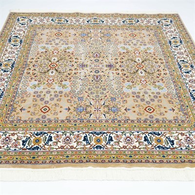 Yedi Dağın Çiçeği Desenli El Dokuma Deve Tüyü Rengi Kare Hereke Halısı 176x176 cm