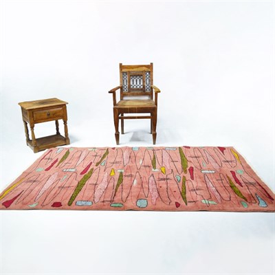 Zeki Müren Tasarımı Pembe Renk ve Geometrik Desenli Isparta Halısı 123x211 cm