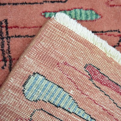 Zeki Müren Tasarımı Pembe Renk ve Geometrik Desenli Isparta Halısı 123x211 cm