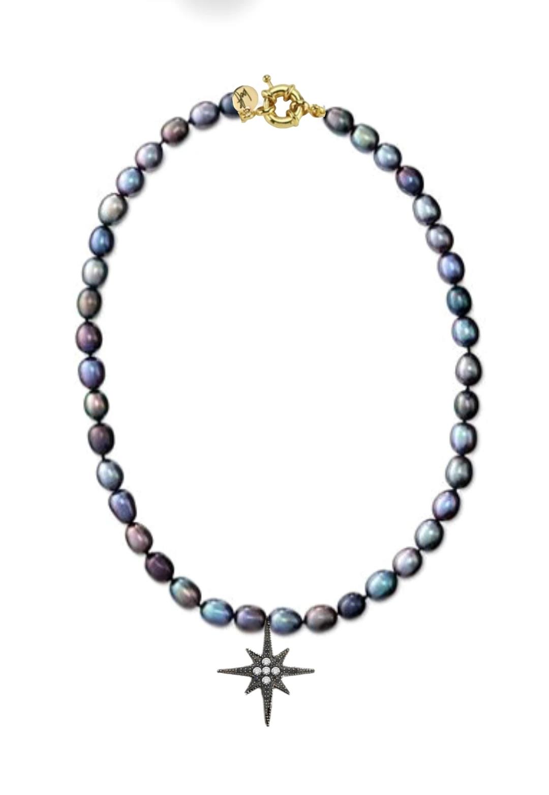 Black Pearl, Siyah İnci Kolye
