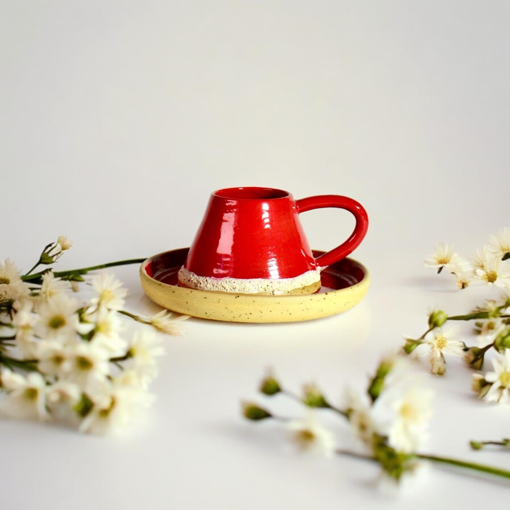 Stoneware Kırmızı Fincan Takımı