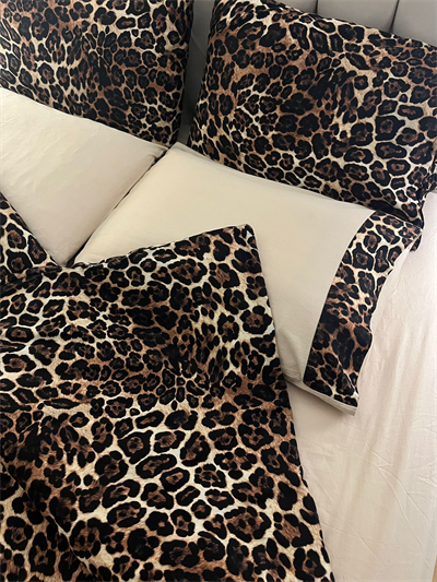 Zeren Home %100 Pamuk Saten Leopar Desenli Çift Kişilik Nevresim Takımı 6 Parça