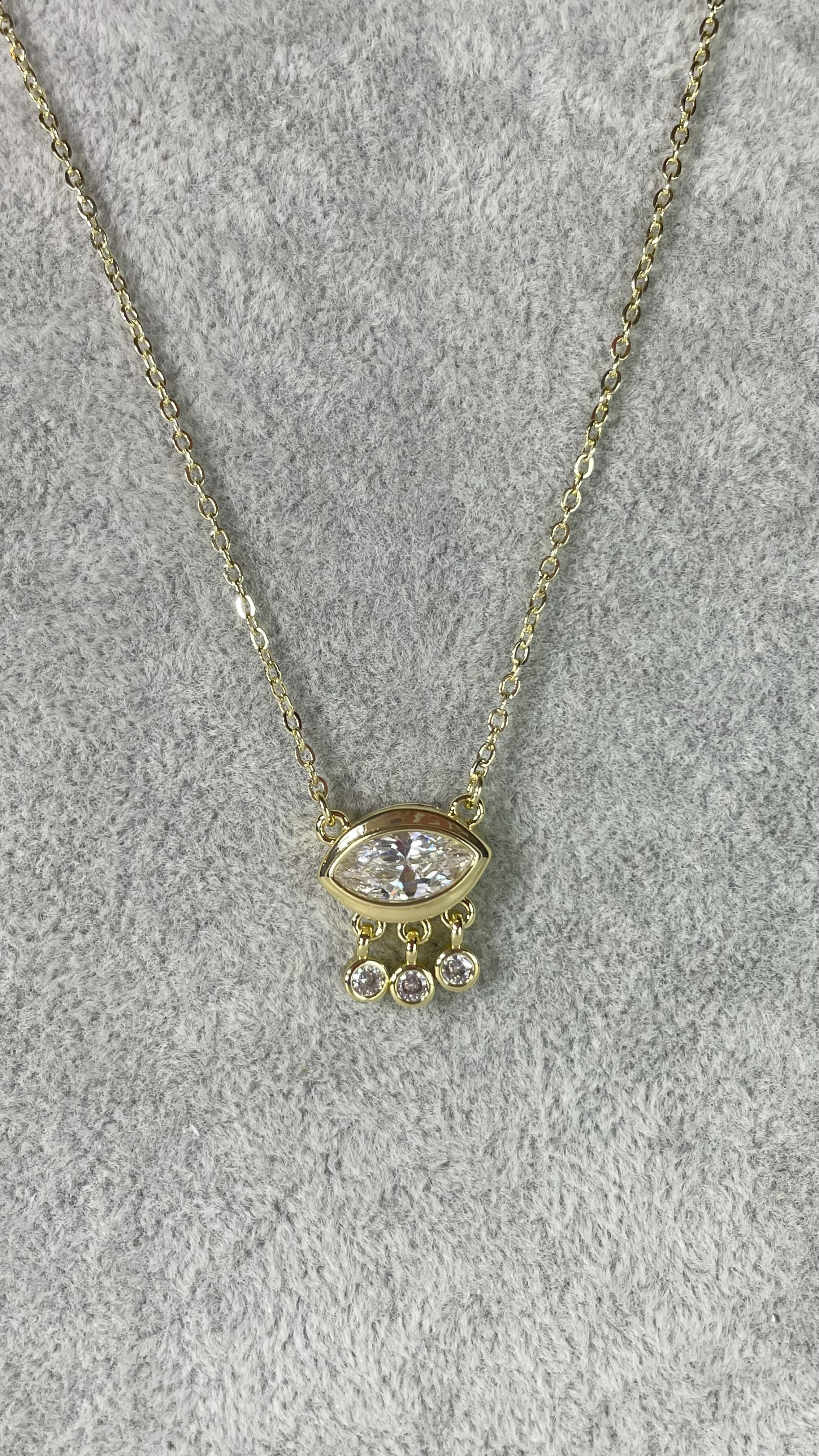 Beyaz Göz Sallantılı Gold Kolye