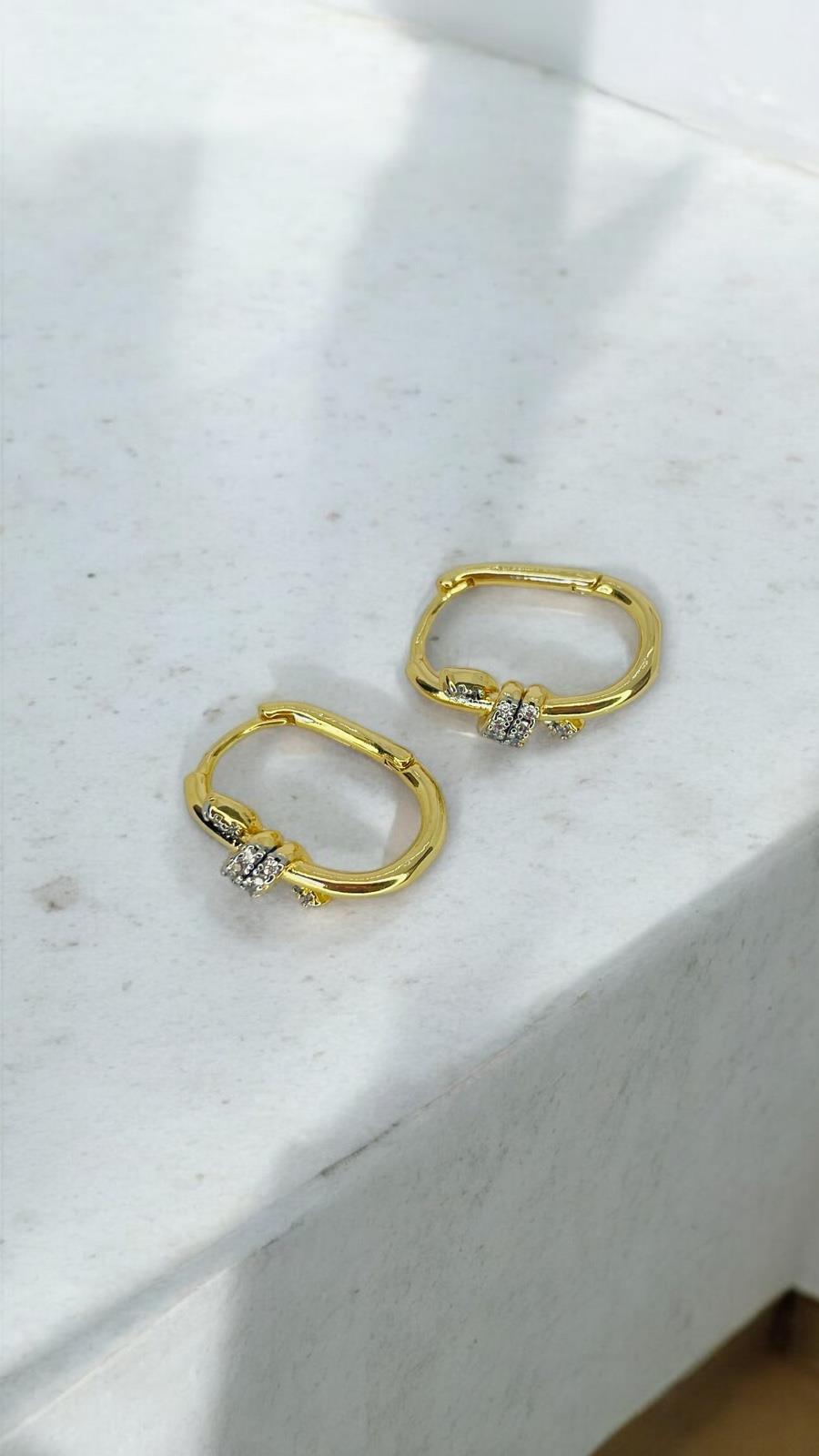 Burgu Detaylı Gold Orta Boy Küpe