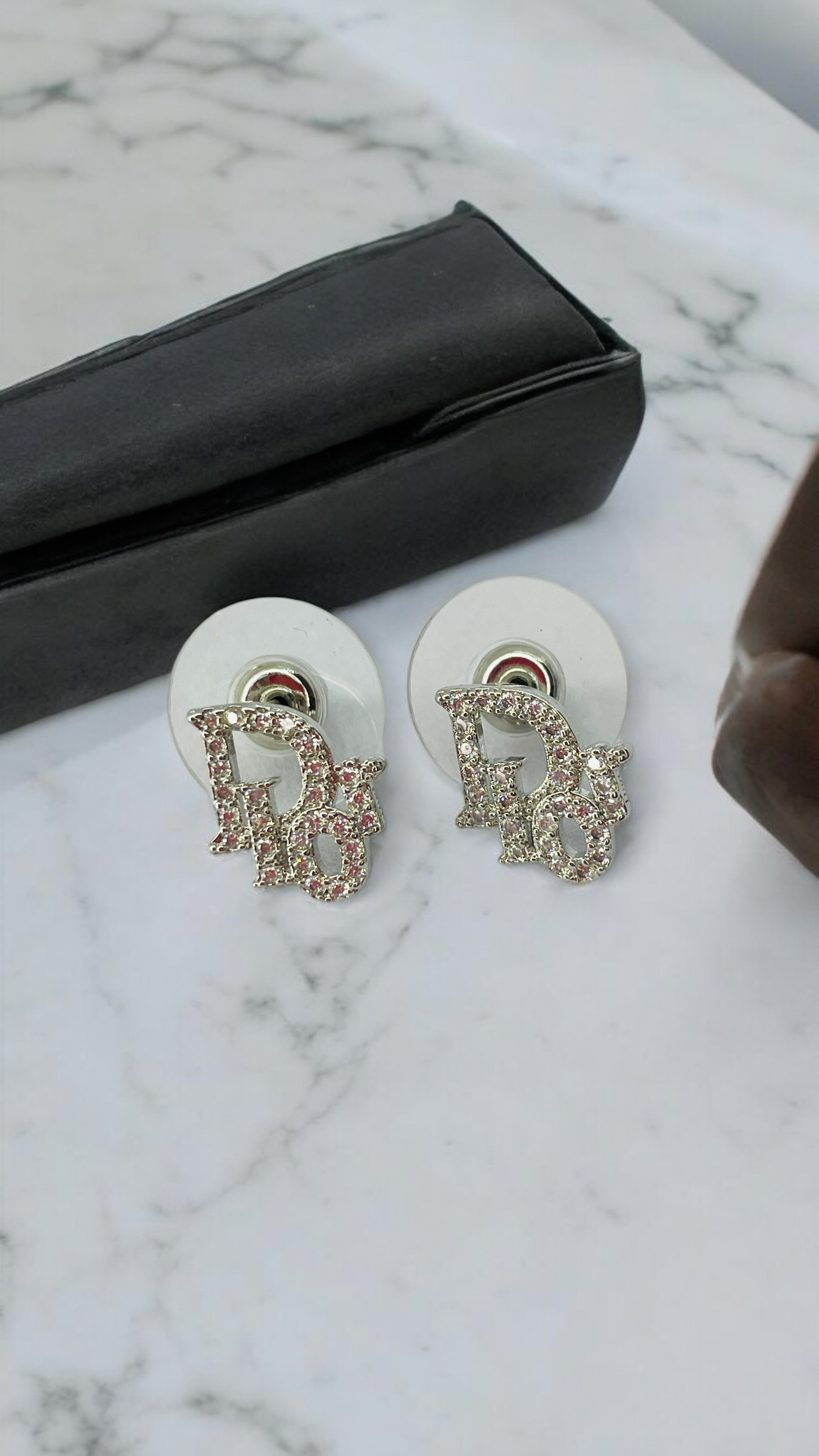 CD Marka Yazılı Küpe