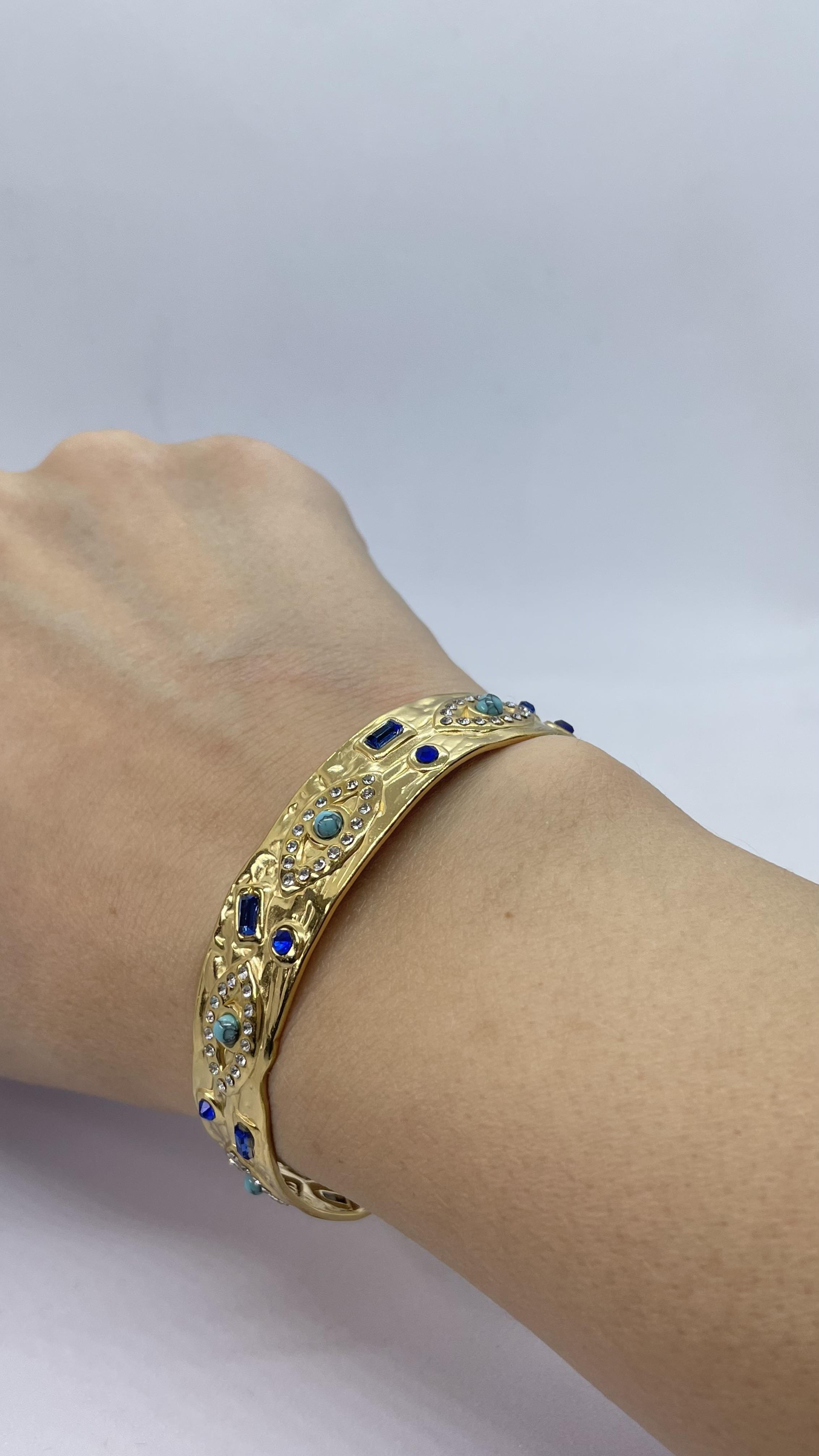 Çelik mavi renkli taşlı kelepçe