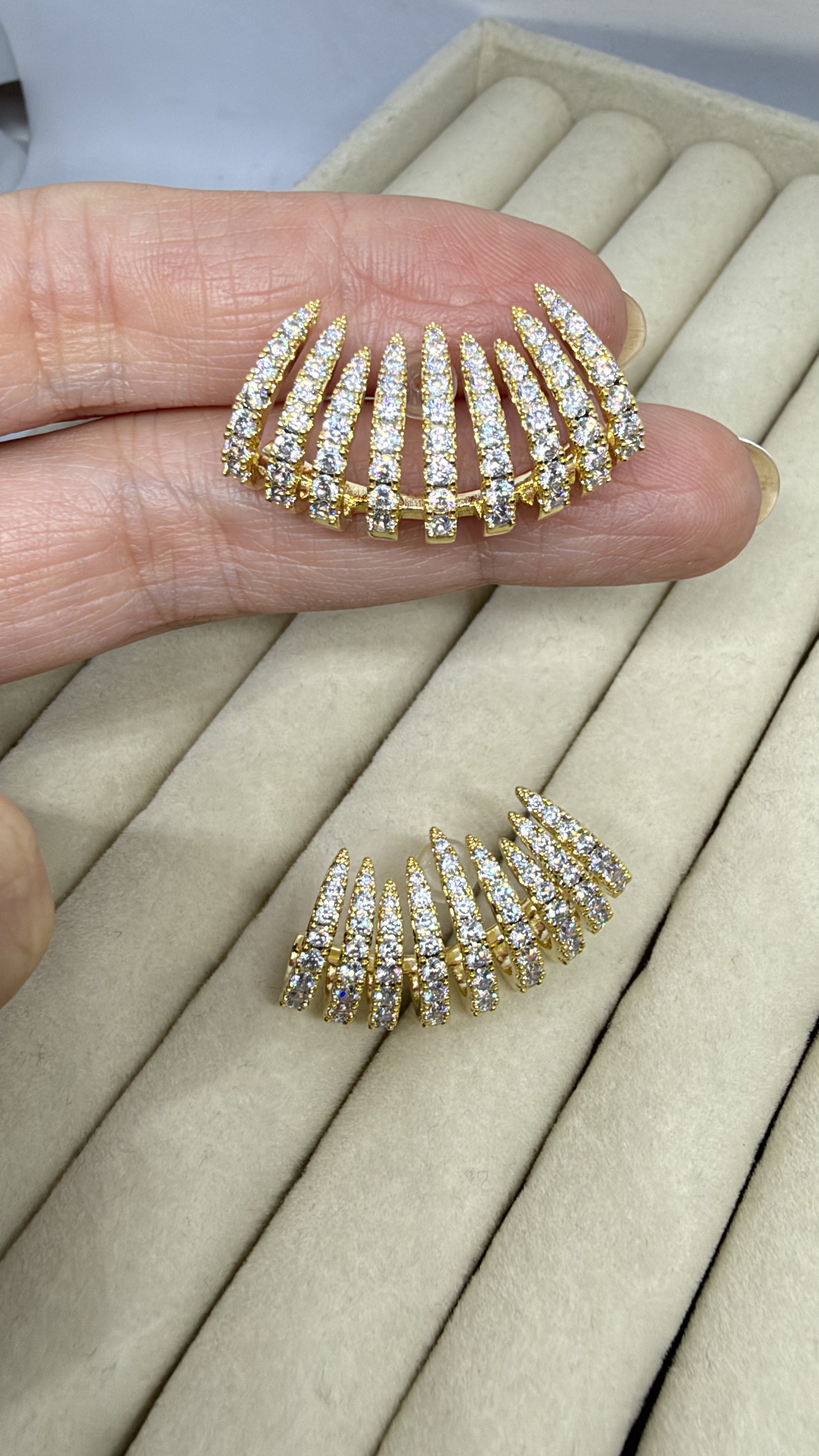 Çoklu Taşlı Gold Küpe