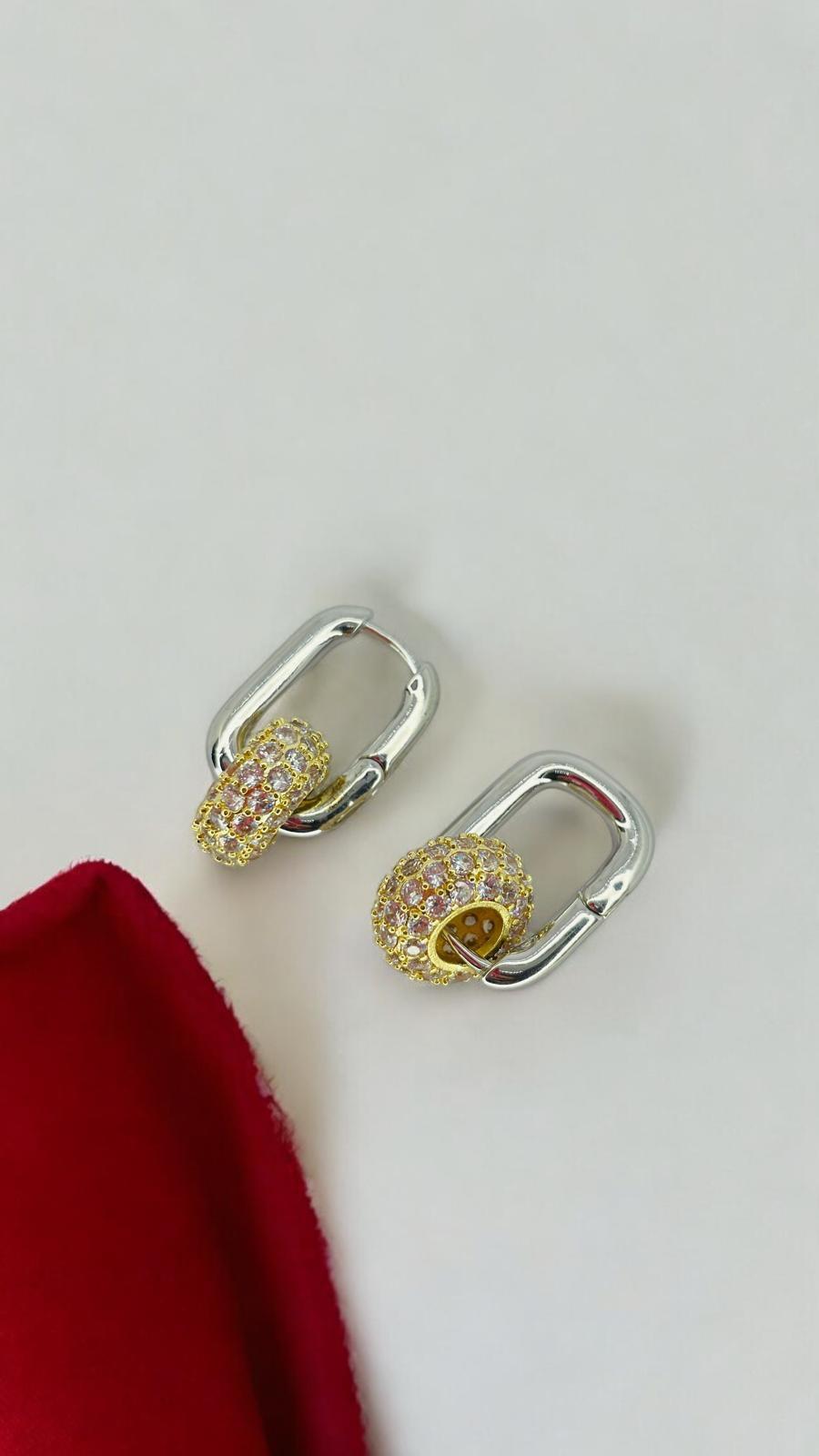 Full Taş Toplu Oval Küpe