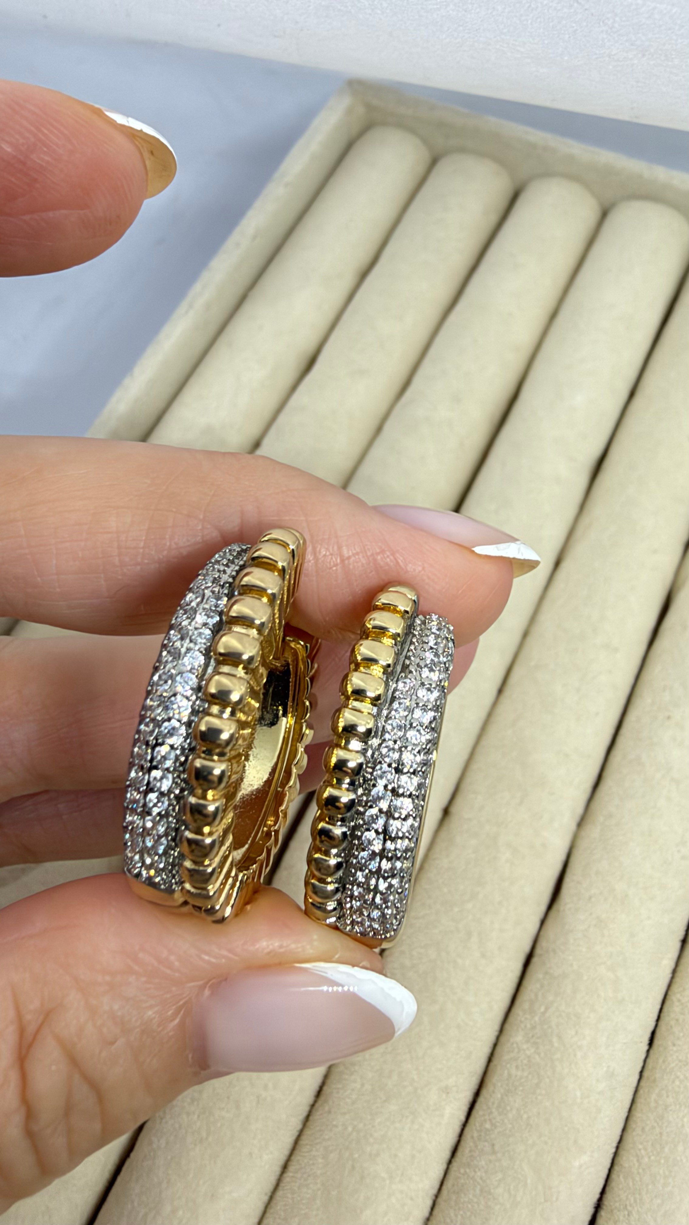Gold Taşlı Halka Küpe