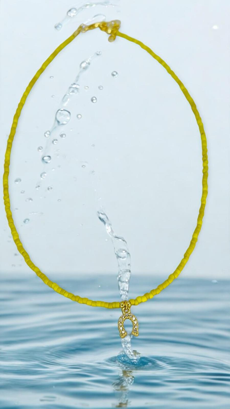 İnce Kum Boncuklu Nal Detaylı Kolye