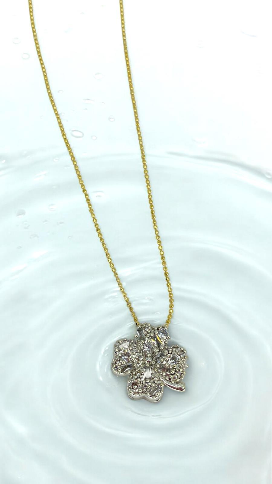 İnce Nokta Zincirli Yonca Kolye