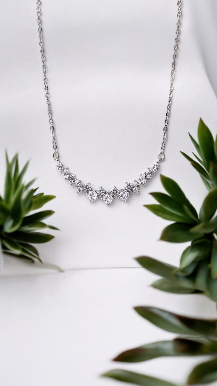 Ortası Taşlı Kolye