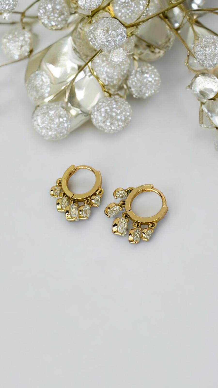 Taş Sallantılı Mini Gold Küpe