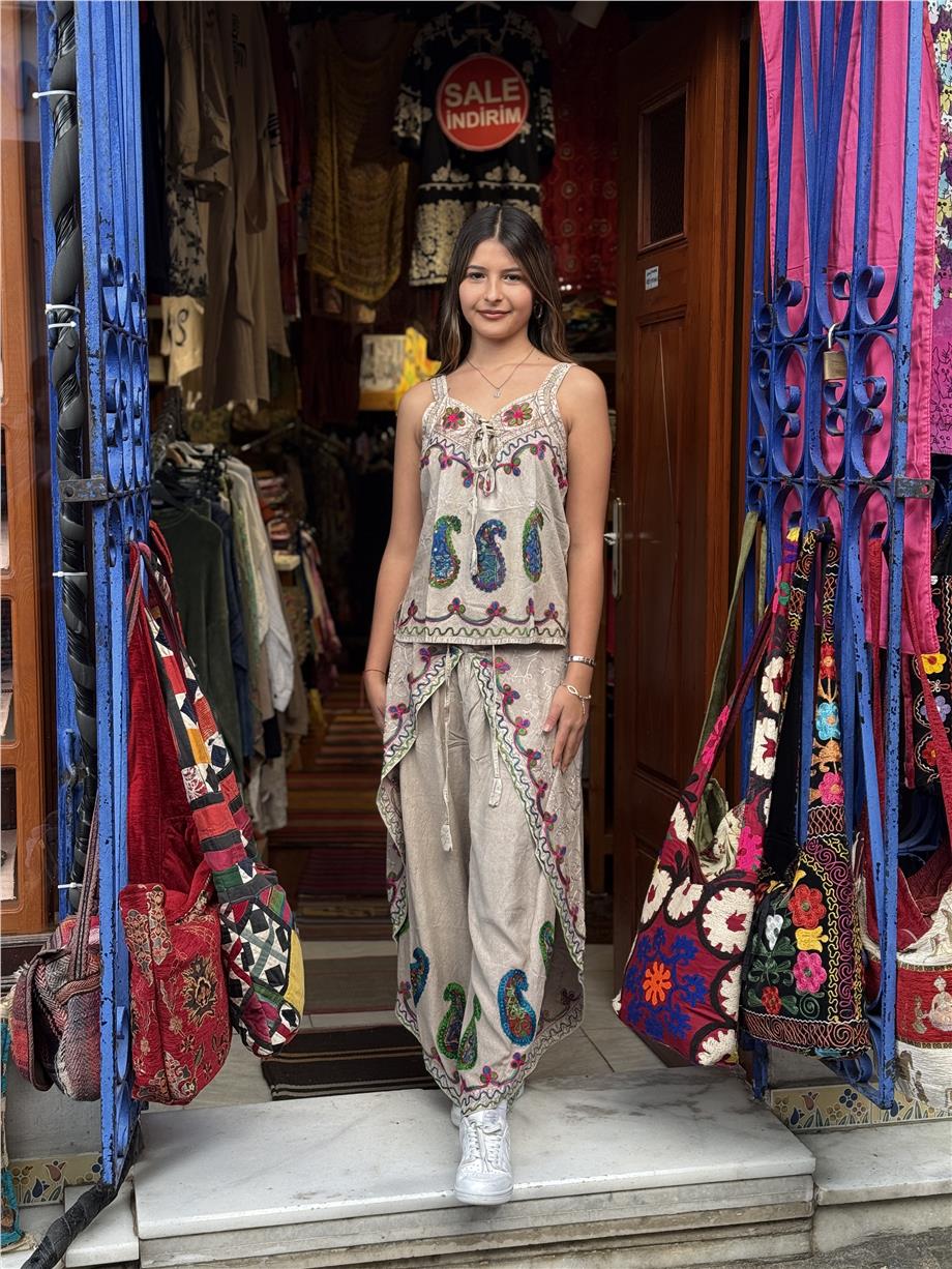 Bej Renk Nakış İşlemeli Pantolon Bluz Takım