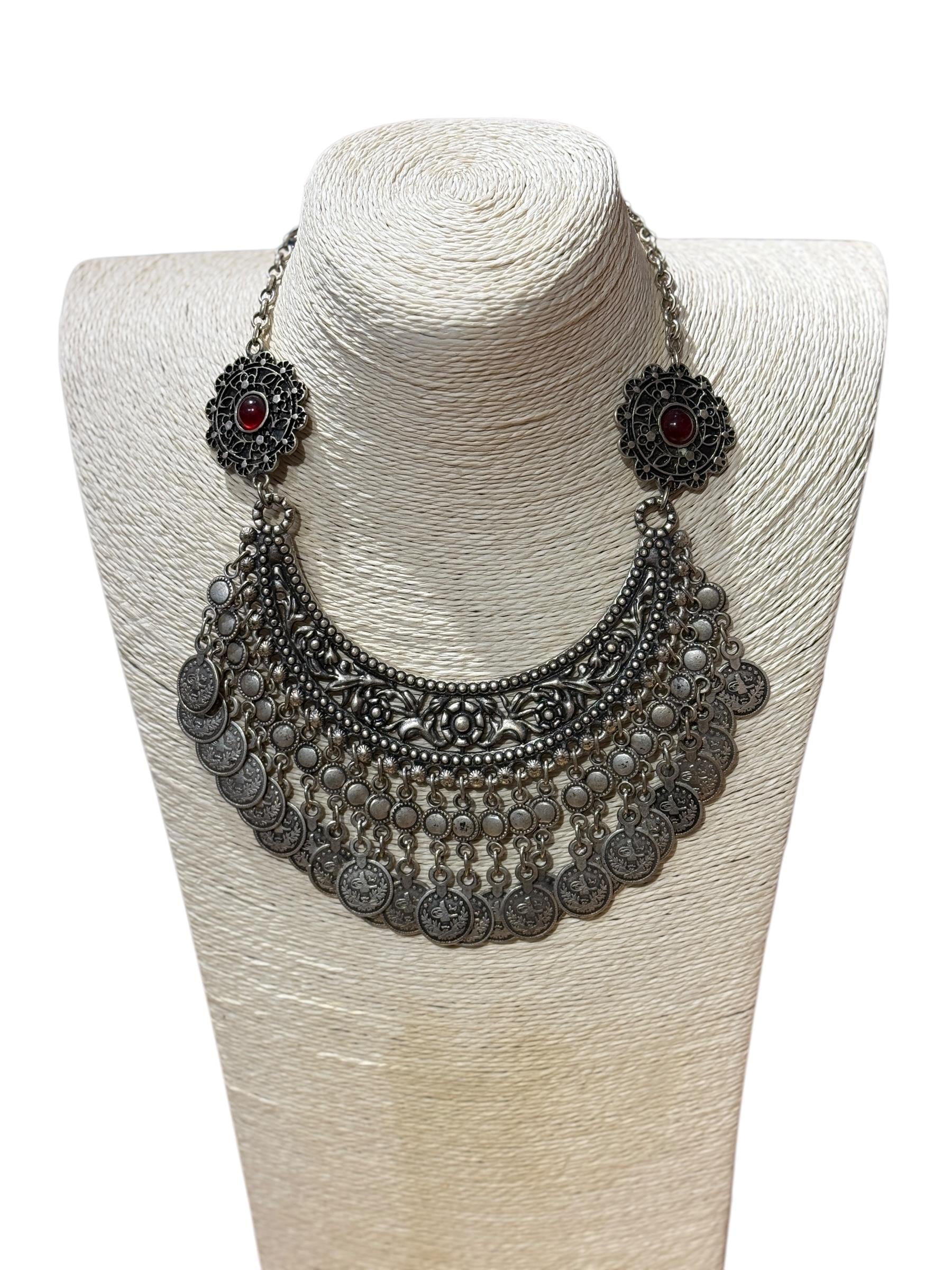 Gümüş Görünümlü Üzeri İşlemeli Türkmen Gelin Takısı