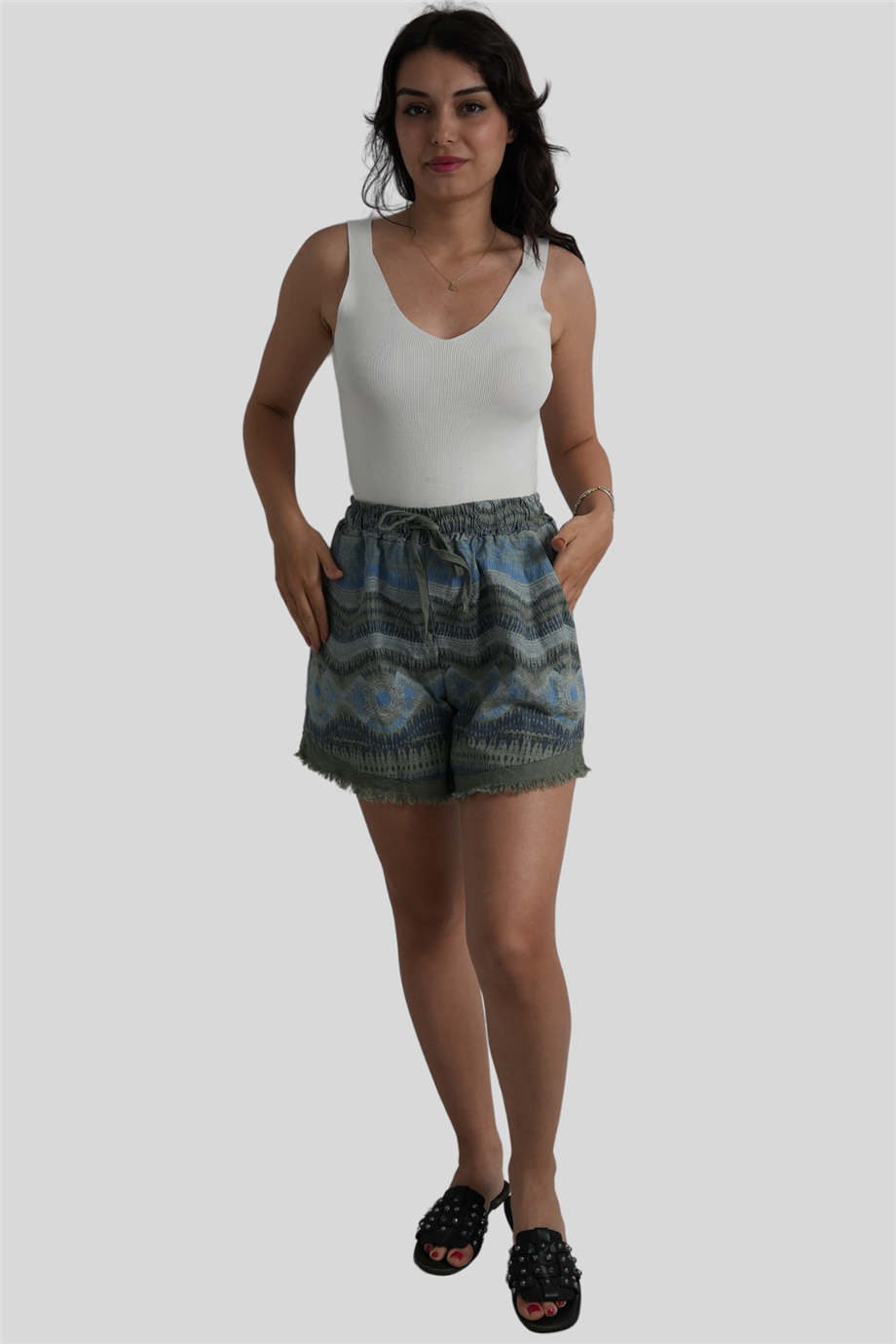 Haki Dalga Desenli Keten Şort