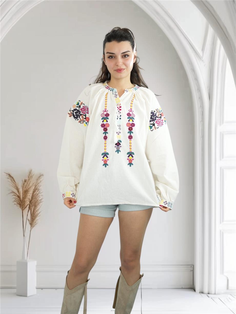 Krem Çiçek Nakışlı Bluz