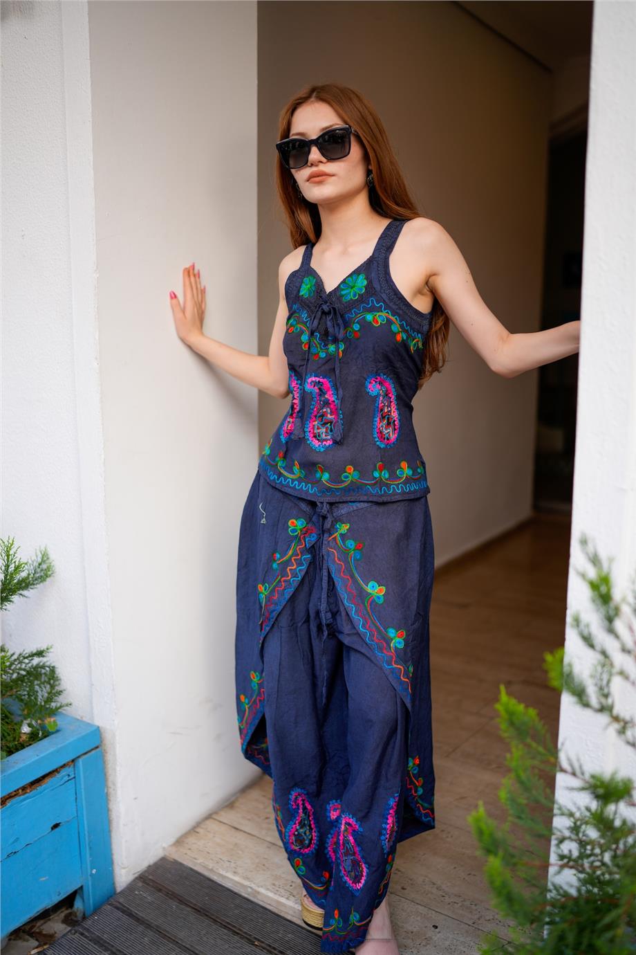 Lacivert Renk İşlemeli Pantolon Bluz Takım