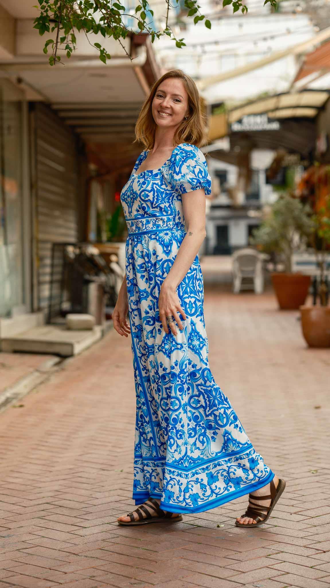 Mavi Madonna Yaka Desenli İthal Krep Kumaş Elbise