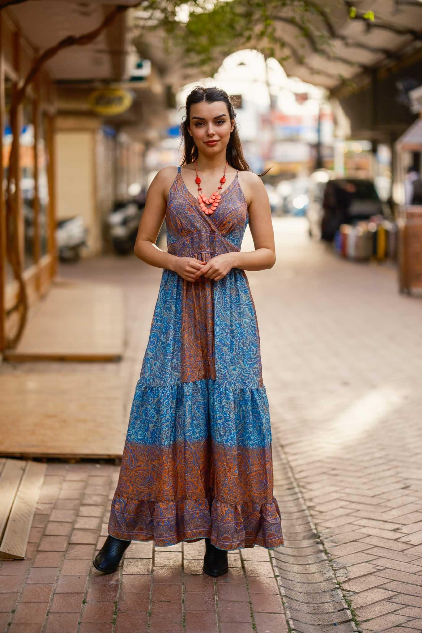 Mavi Renk Askılı İpek Elbise